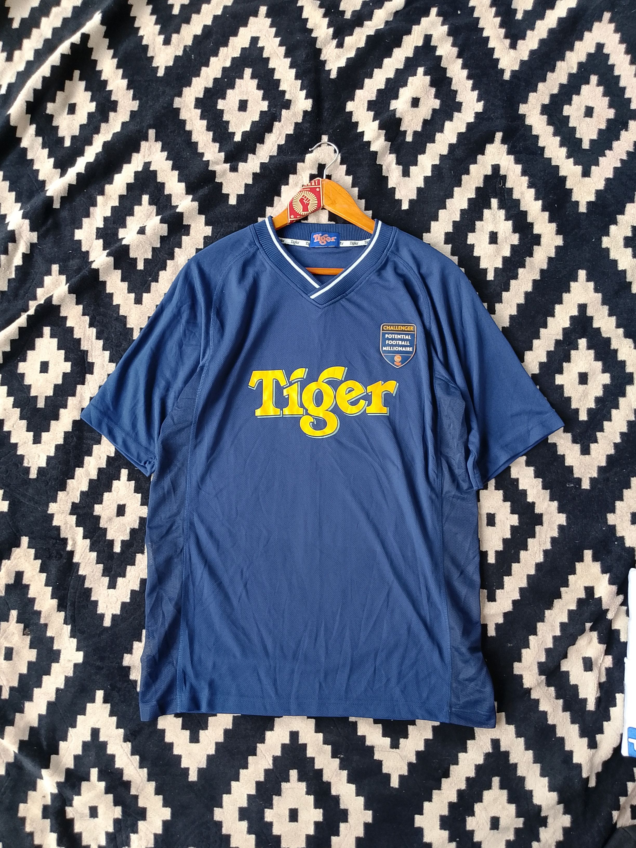 Other Vintage Tiger Beer Football Millionaire Blokecore Jersey Size US L / EU 52-54 / 3 - 3 Thumbnail