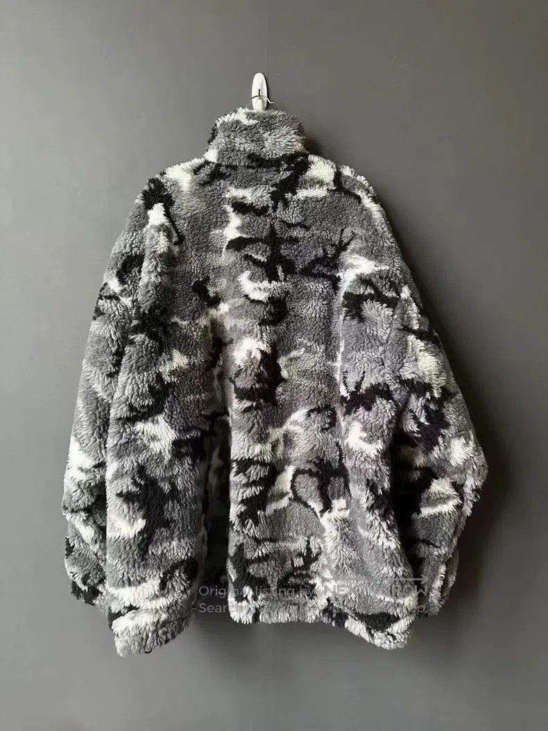 Balenciaga Balenciaga Camo Teddy Coat. Size US L / EU 52-54 / 3 - 2 Thumbnail