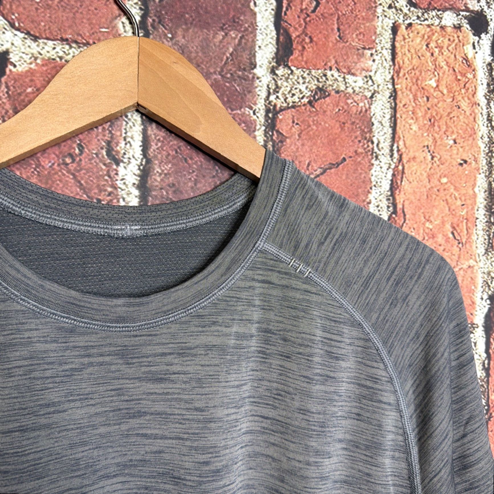 Lululemon Lululemon Shirt Mens Large Gray Activewear Gym Performance Breathable Moisture Wicking Logo Reflective Size US L / EU 52-54 / 3 - 2 Thumbnail
