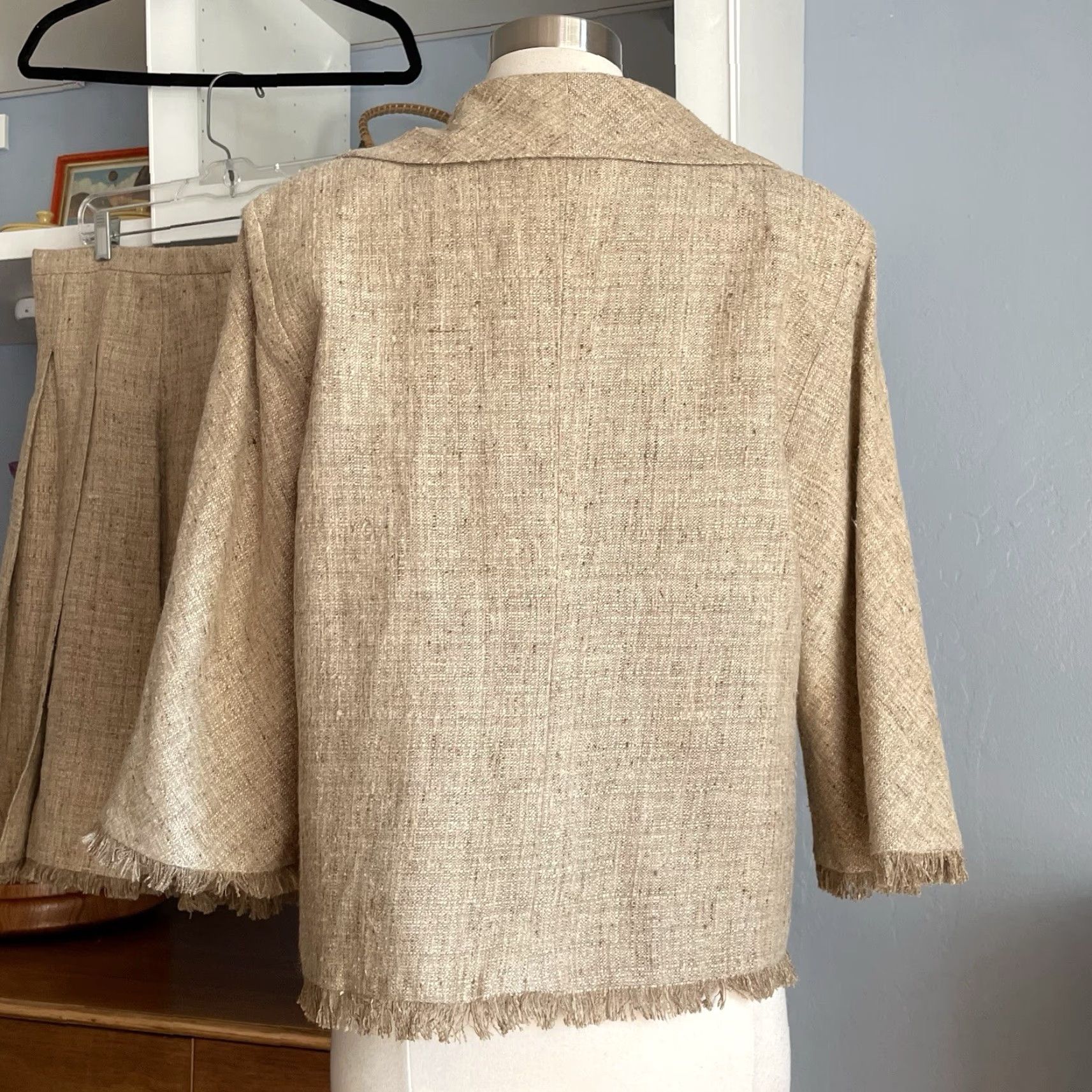 Vintage AZADEH San Francisco Tweed Jacket & Pleated Skirt Suit 2 pc Fringe Size XL 12 Women's Wool Blend Beige Tw​eed Skirt Suit Women Mens Size 40" / US 18 - 5 Thumbnail