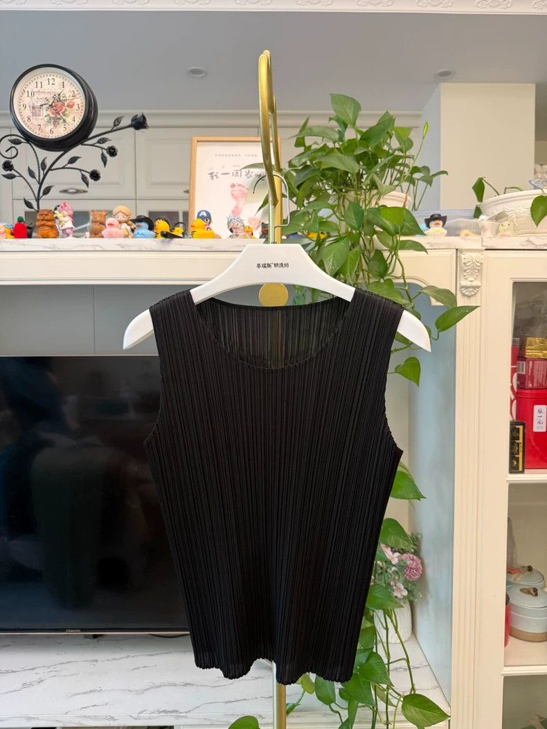 Issey Miyake Issey Miyake size:3 Black pleated vest Size XS / US 0-2 / IT 36-38 - 2 Thumbnail