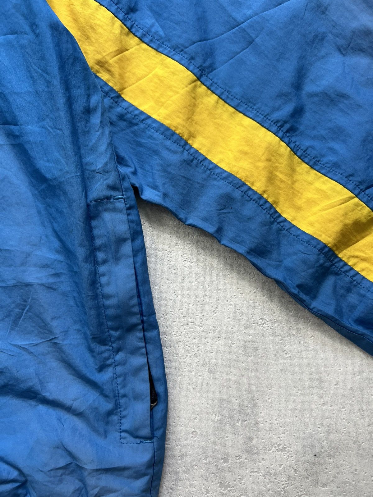 Nike ACG 00’s NIKE ACG VINTAGE SWOOSH LOGO Y2K JACKET RARE Size US L / EU 52-54 / 3 - 9 Thumbnail