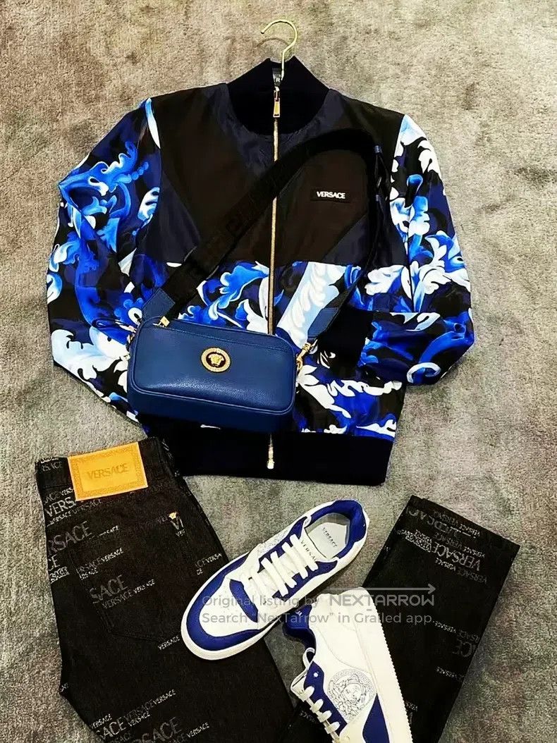 Versace Versace Classic baroque print worn on both sides Size US M / EU 48-50 / 2 - 2 Thumbnail