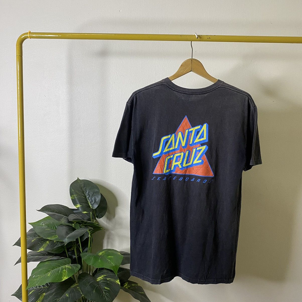 Santa Cruz Skateboards Vintage Y2K Santa Cruz Skateboards Faded Black Skater Tee Size US M / EU 48-50 / 2 - 1 Thumbnail