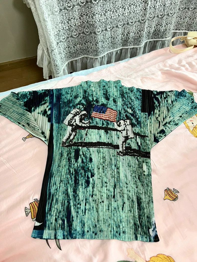 Issey Miyake Issey Miyake Astronaut half sleeve Size L / US 10 / IT 46 - 1 Thumbnail