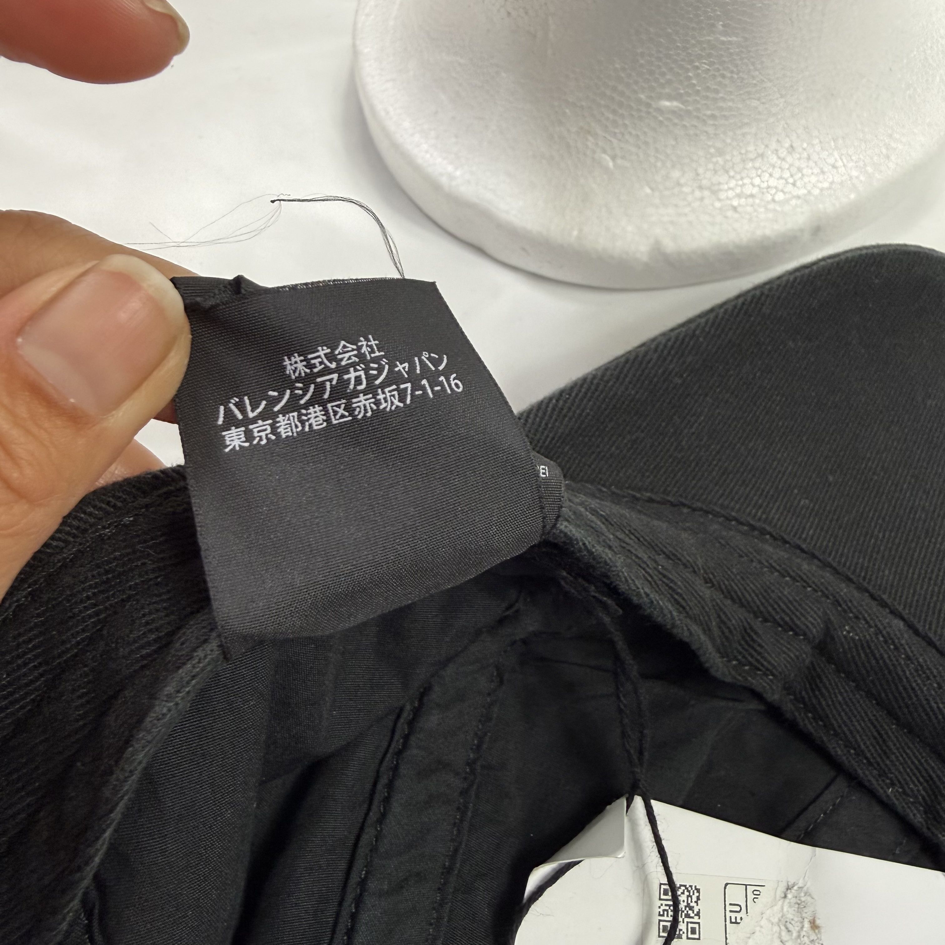Balenciaga Balenciaga Languages Embroidered Black Cotton Baseball Cap Size ONE SIZE - 11 Thumbnail