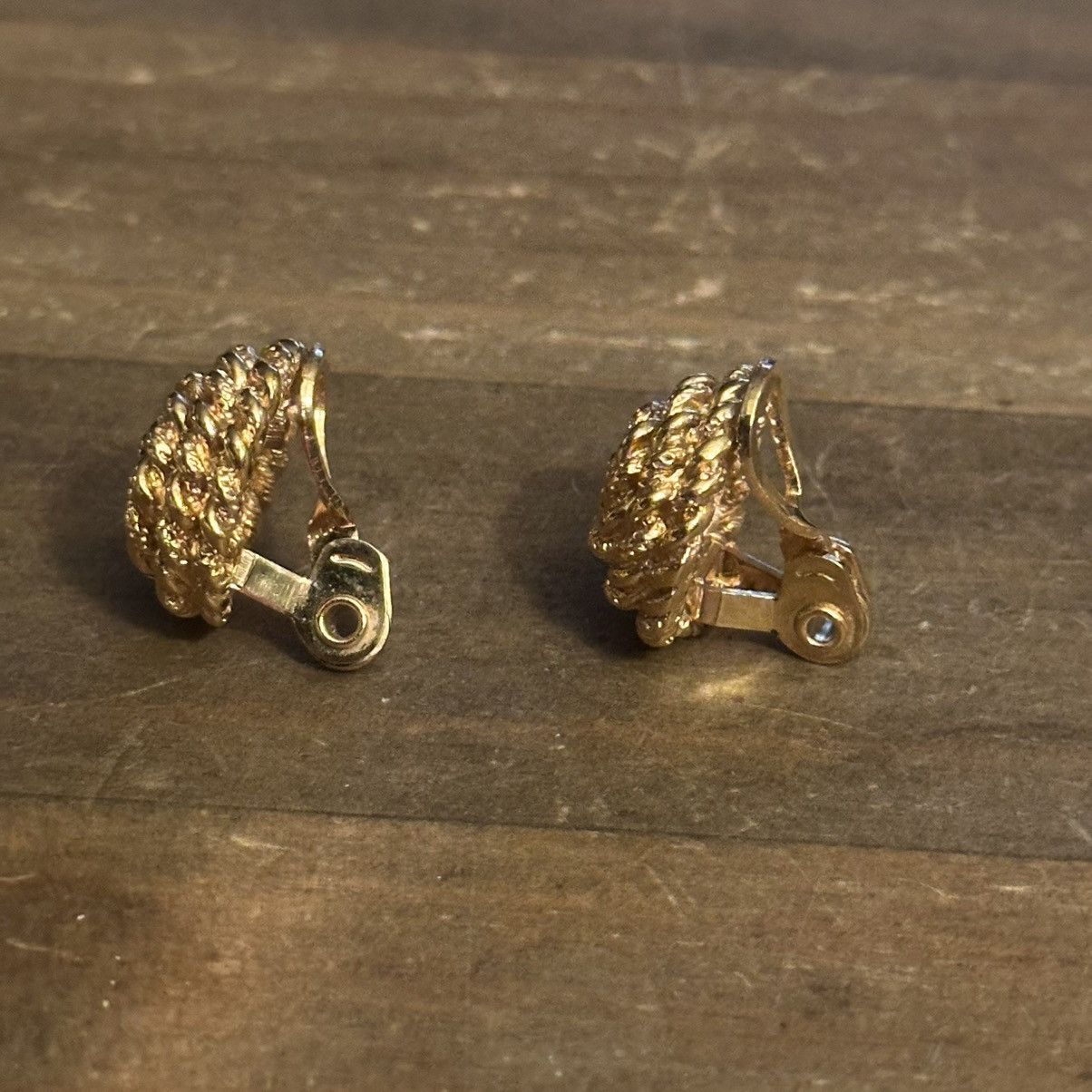 Monet Vintage Monet clip on coiled rope dome earrings Size ONE SIZE - 5 Thumbnail