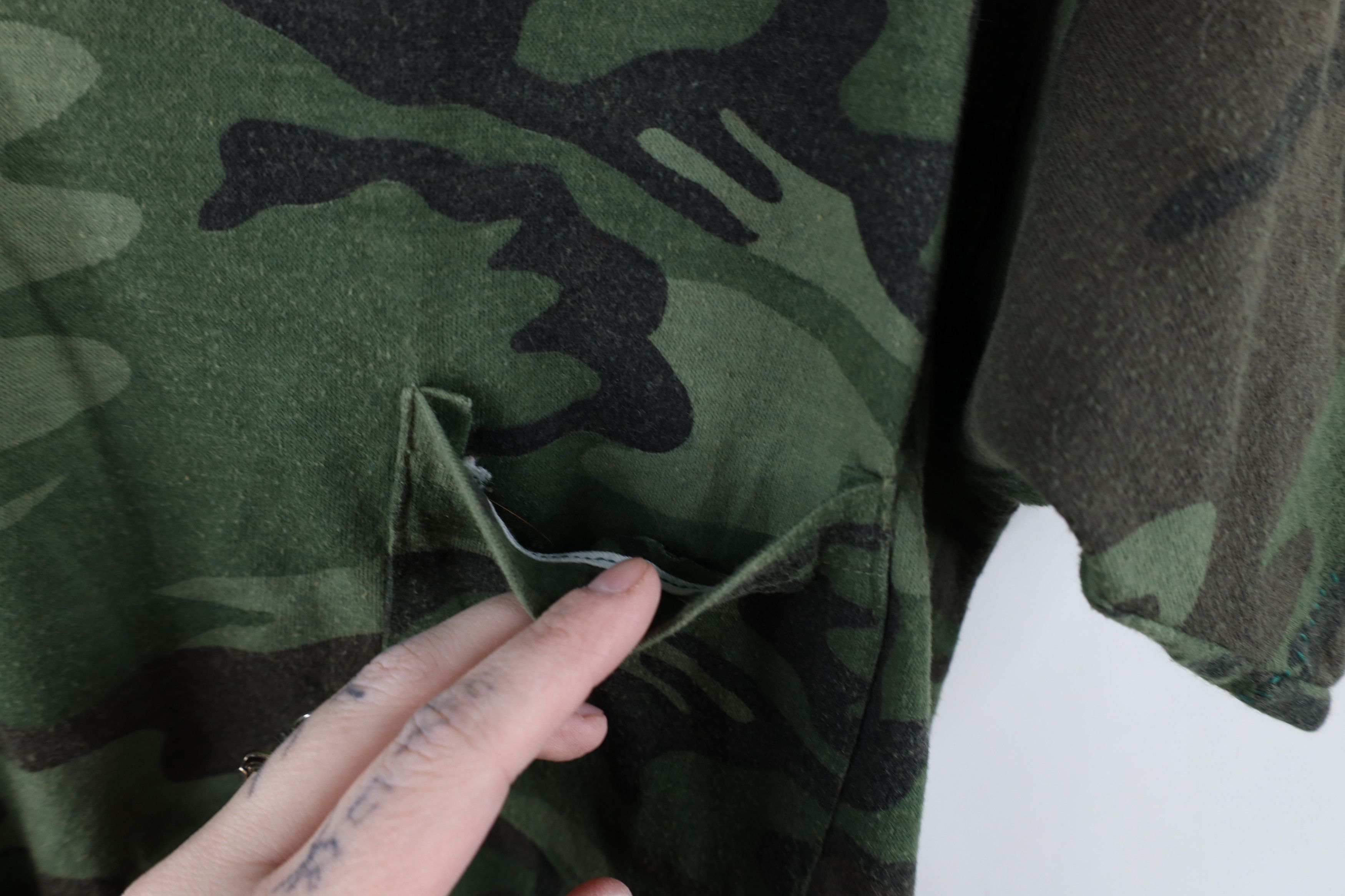 Vintage Vintage 70s 80s Streetwear Camouflage Pocket T-Shirt USA Size US M / EU 48-50 / 2 - 5 Thumbnail