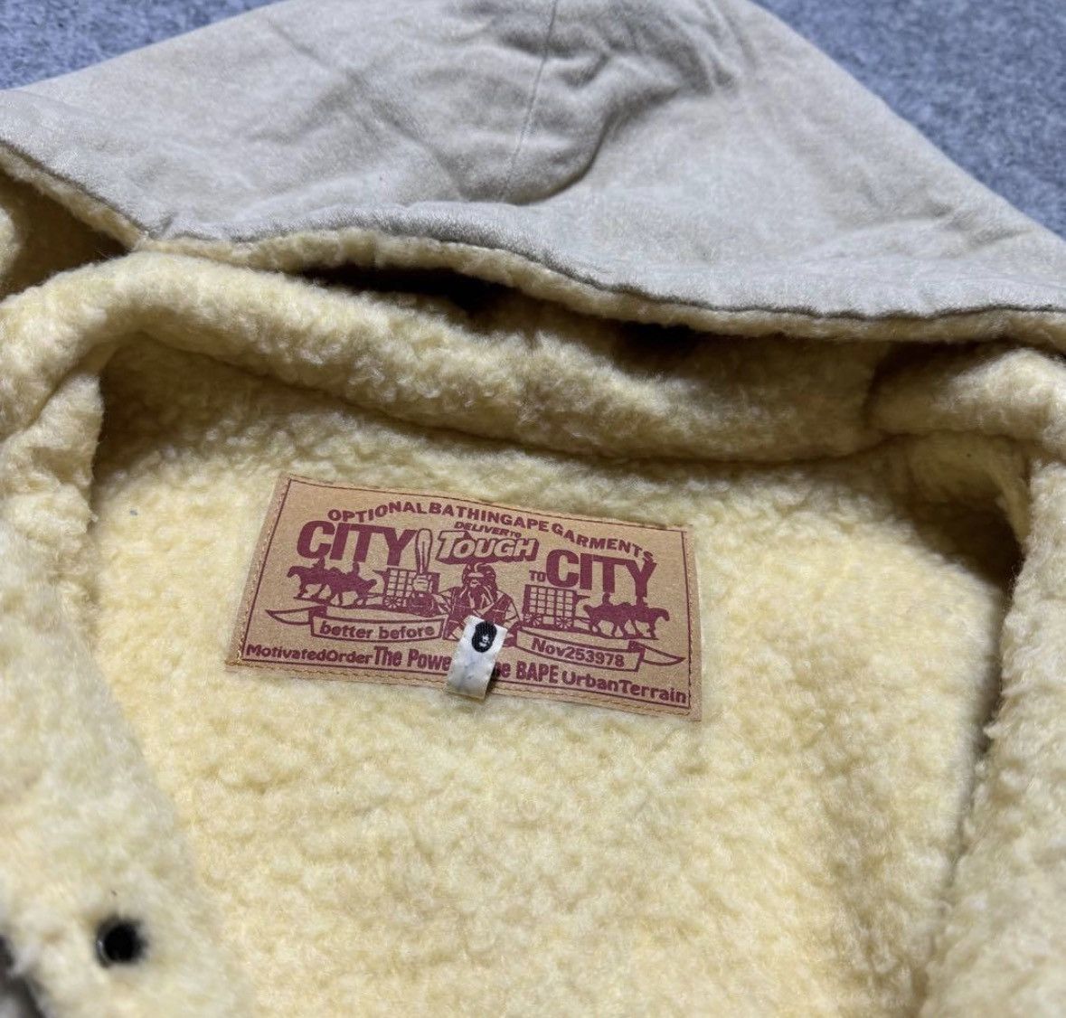 Bape 00s Bape fleece boa hoodie beige archive L Size US L / EU 52-54 / 3 - 8 Thumbnail