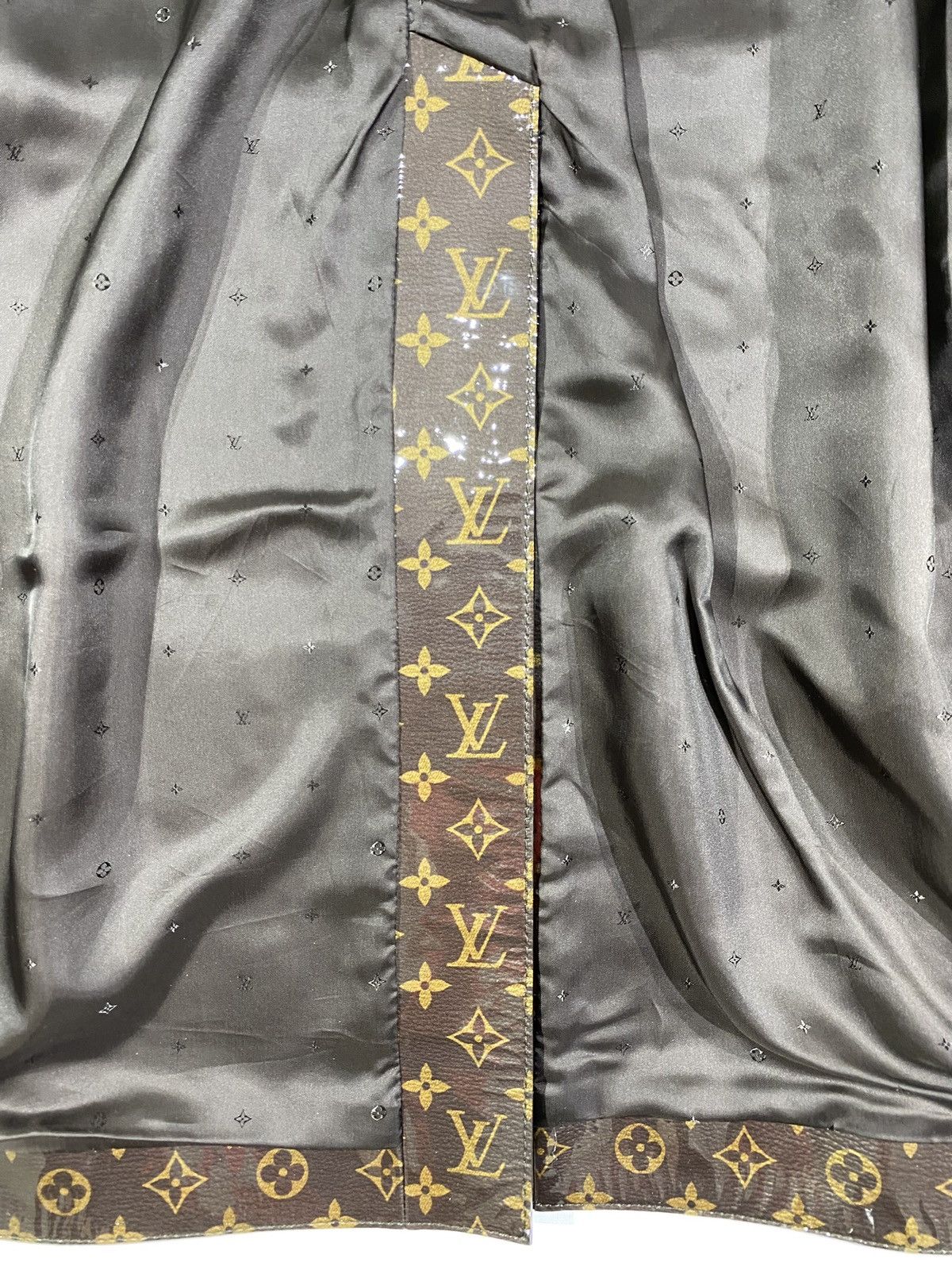 Louis Vuitton Louis Vuitton Kim Jones 48 Monogram Glaze signatures Coat Size US M / EU 48-50 / 2 - 7 Thumbnail