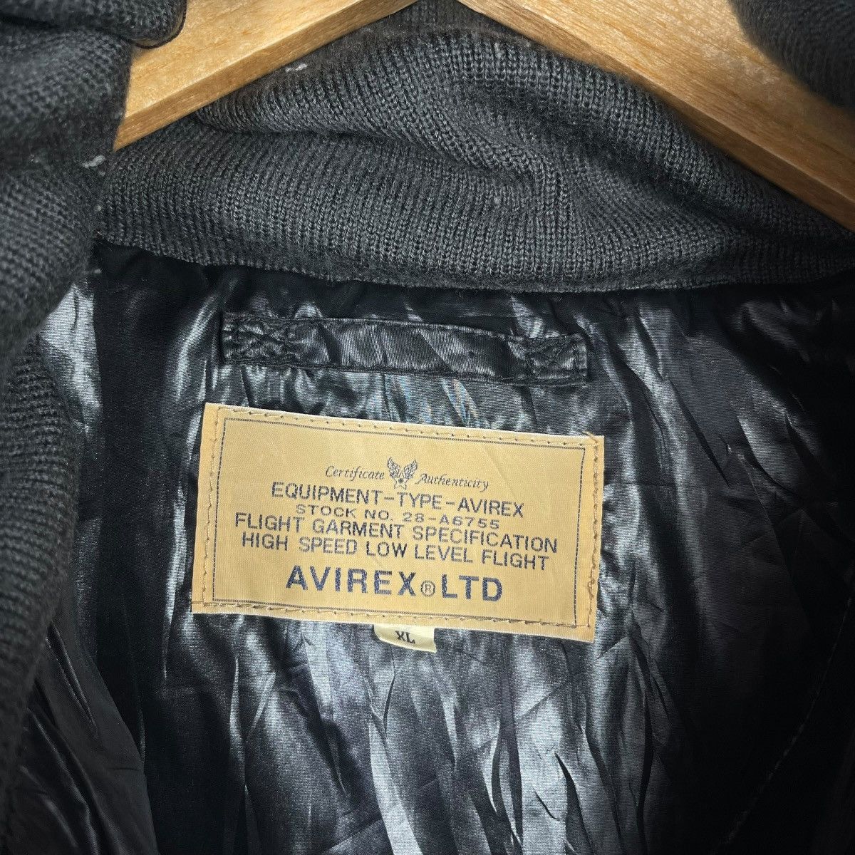 Avirex Avirex USAF Flight Jacket Hooded Puffer Military Patch Black Size US XL / EU 56 / 4 - 3 Thumbnail