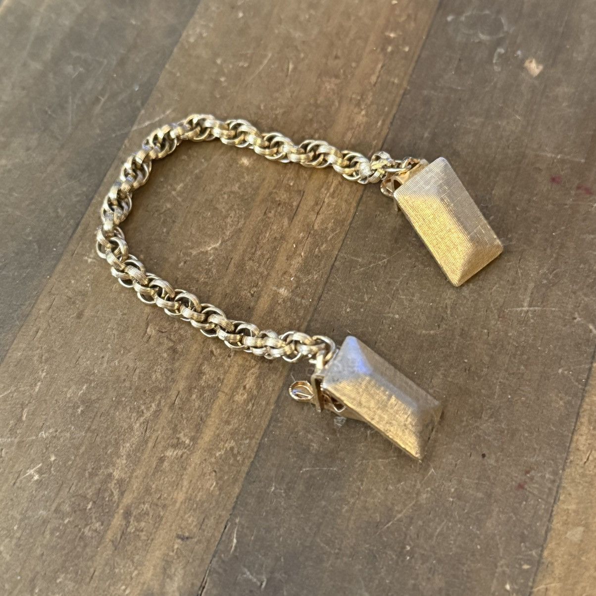 Vintage Vintage gold tone collar/sweater clip Size ONE SIZE - 4 Thumbnail