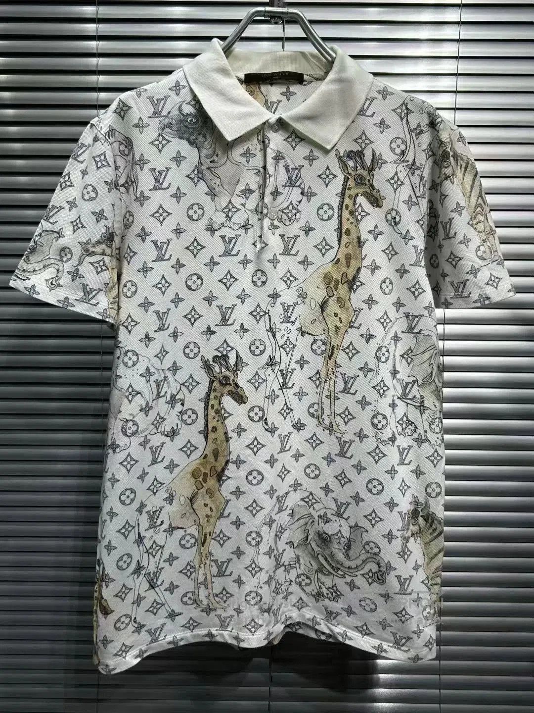 Louis Vuitton louis vuitton white animal print polo shirt. Size US M / EU 48-50 / 2 - 3 Thumbnail