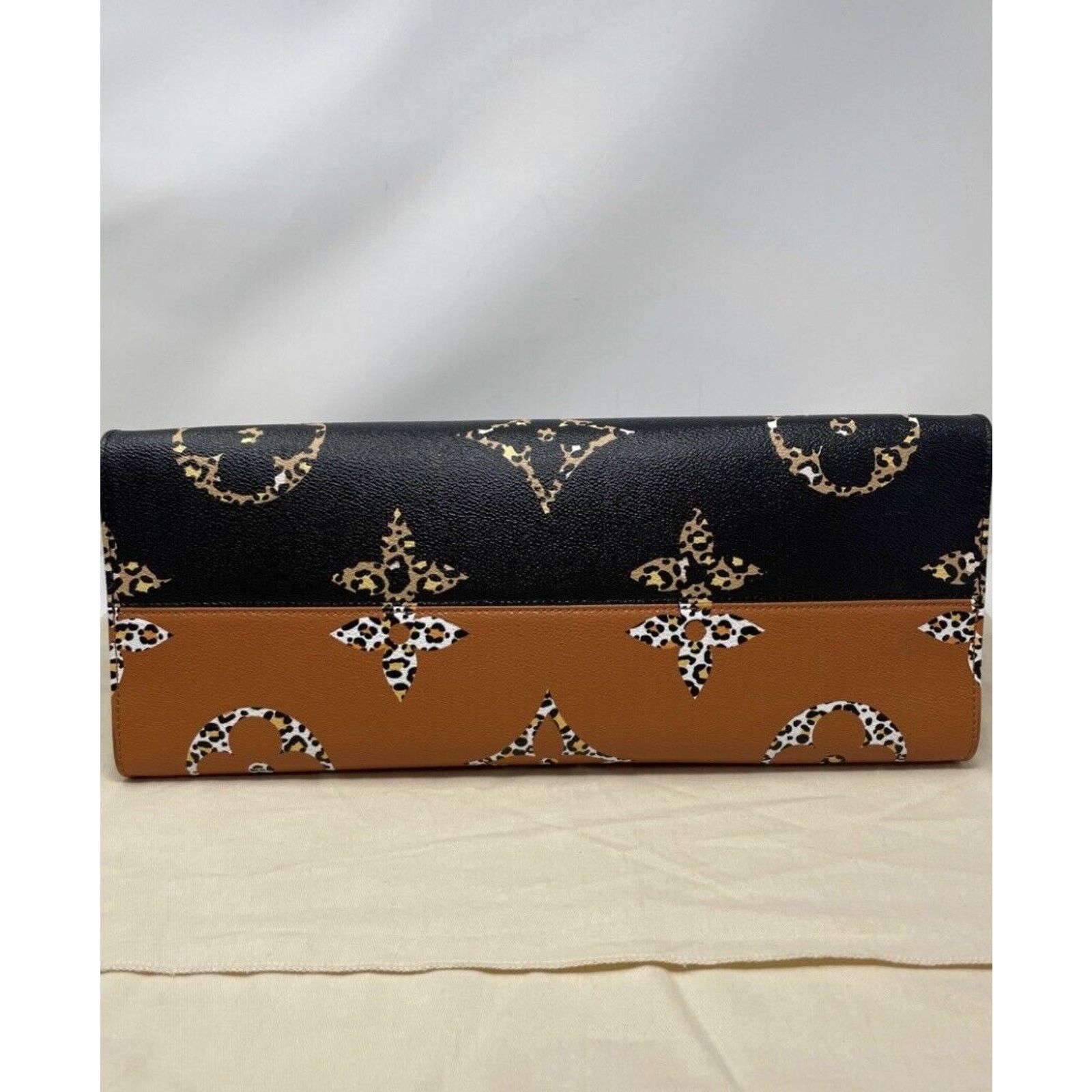 Louis Vuitton Louis Vuitton OnTheGo GM Fabric Interior Jungle Monogram Size ONE SIZE - 7 Thumbnail