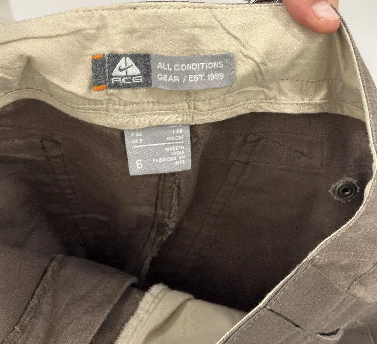 Nike Vintage Nike Acg 2000s Y2k Wide Baggy Pants Pocket Camo Size 27" / US 4 / IT 40 - 9 Thumbnail