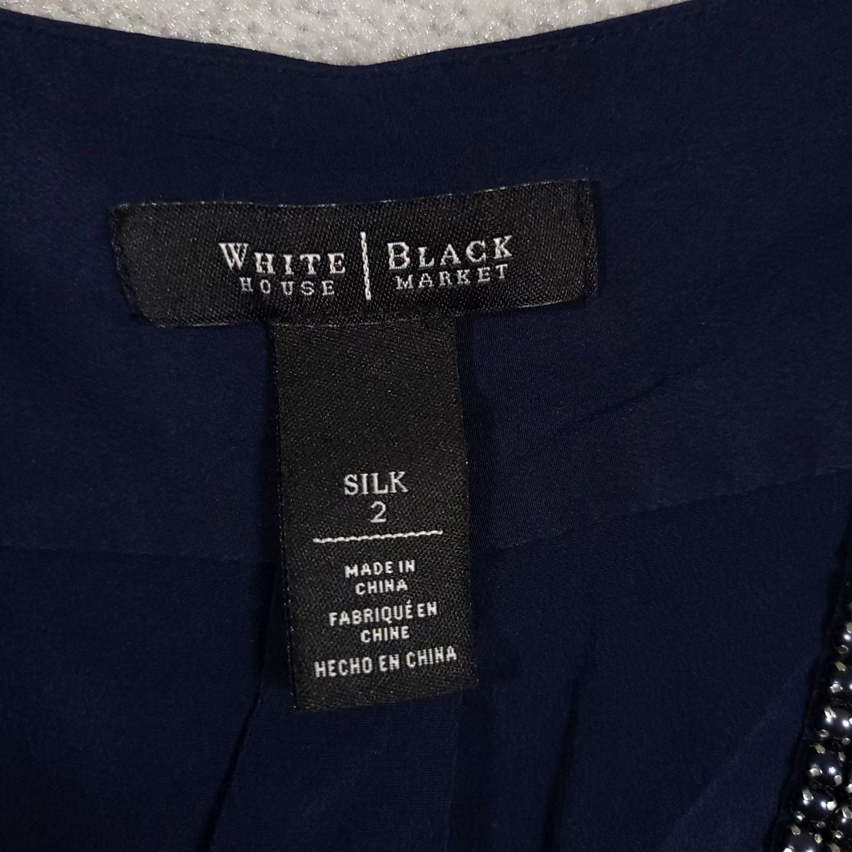 White House Black Market VINTAGE White House Black Market Tunic Womens 2 Navy Blue Silk Embellished V-Neck Blouse Top Size XS / US 0-2 / IT 36-38 - 6 Thumbnail