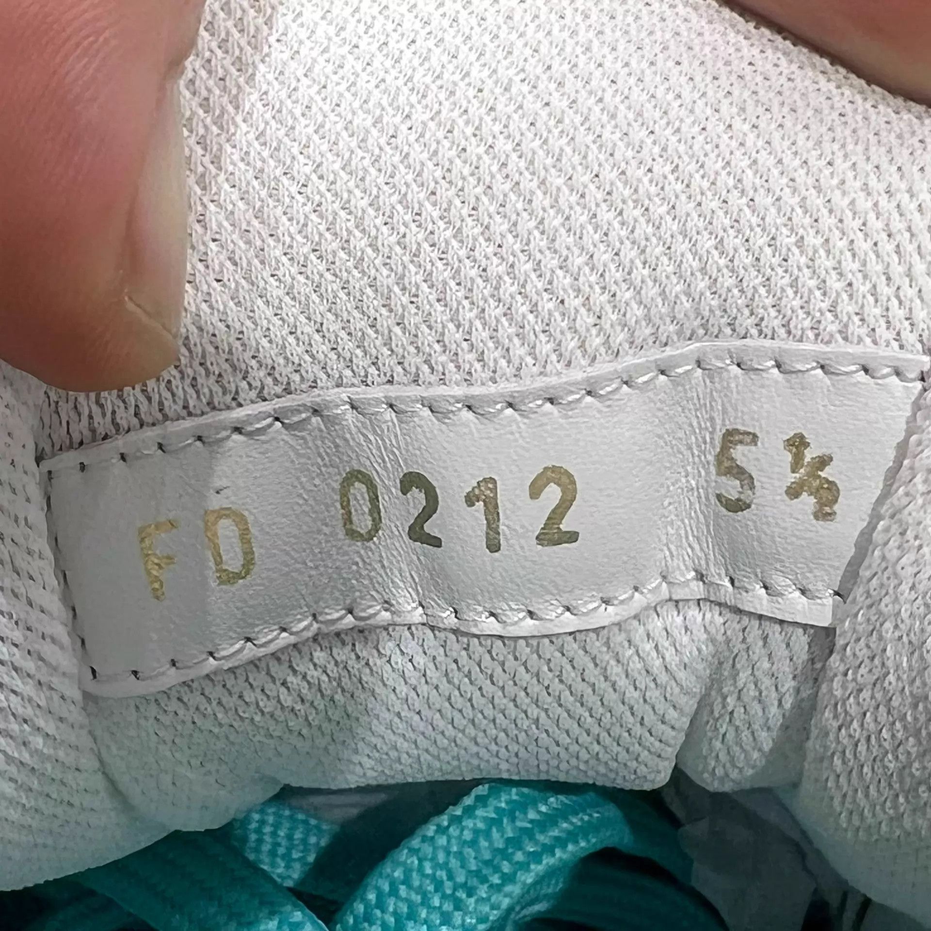 Louis Vuitton LVTrainer White Blue Embossed UK5.5 39.5 YH25043 Size US 6.5 / EU 39-40 - 8 Thumbnail