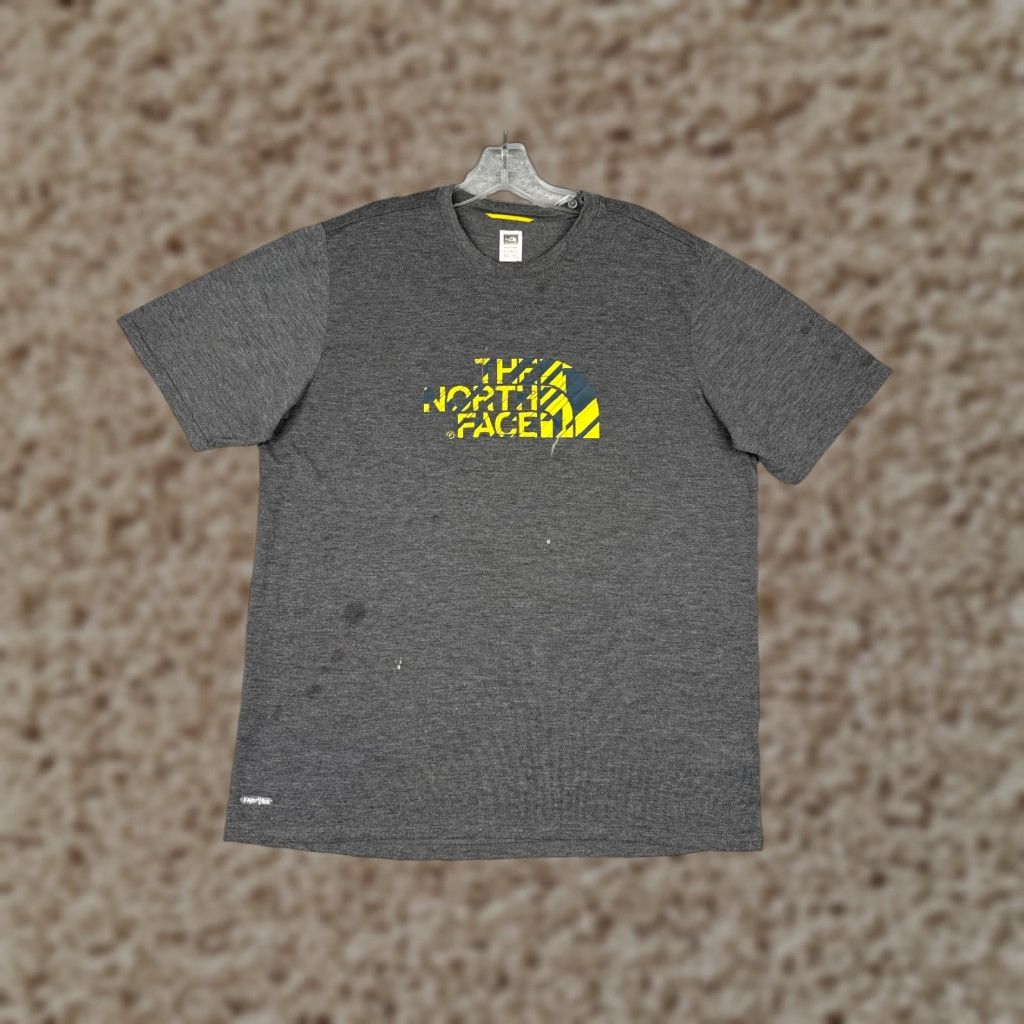 The North Face The North Face Shirt Men L Gray Short Sleeve Crew Polyester Vaporwick READ - T-Shirt, Logo, All Seasons, Breathable, Regular Fit, Colorful Theme Size US L / EU 52-54 / 3 - 1 Thumbnail