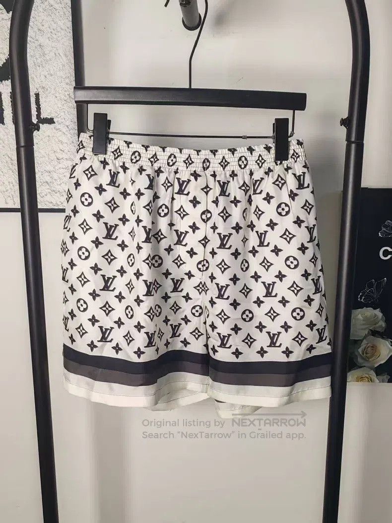 Louis Vuitton Louis Vuitton Full Print Shorts Size US 36 / EU 52 - 1 Thumbnail