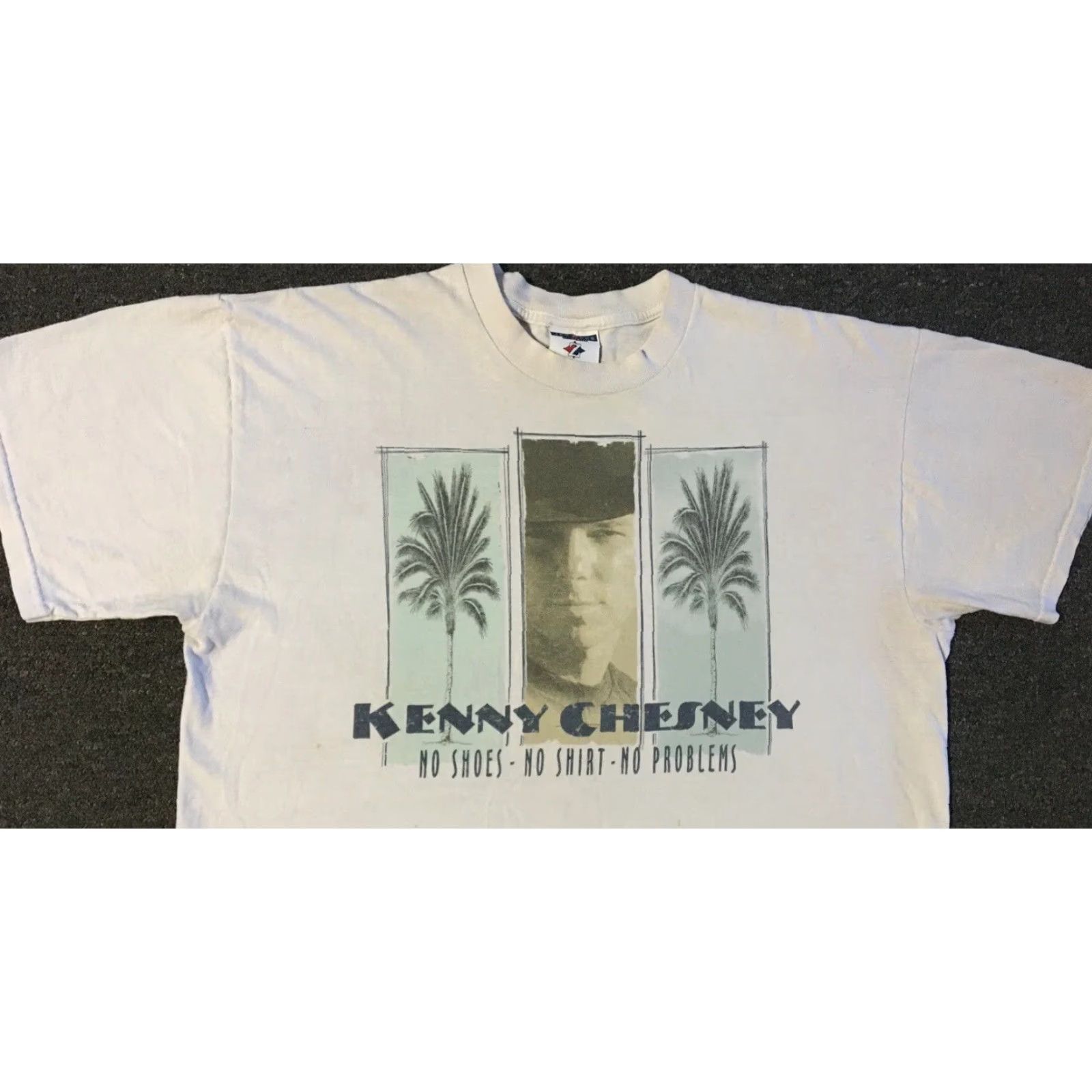 Vintage VINTAGE Kenny Chesney No Shoes No Shirt No Problems Faded Distressed Album Promo Shirt L White Concert Tour 90s Mens T-Shirt Size US L / EU 52-54 / 3 - 6 Thumbnail