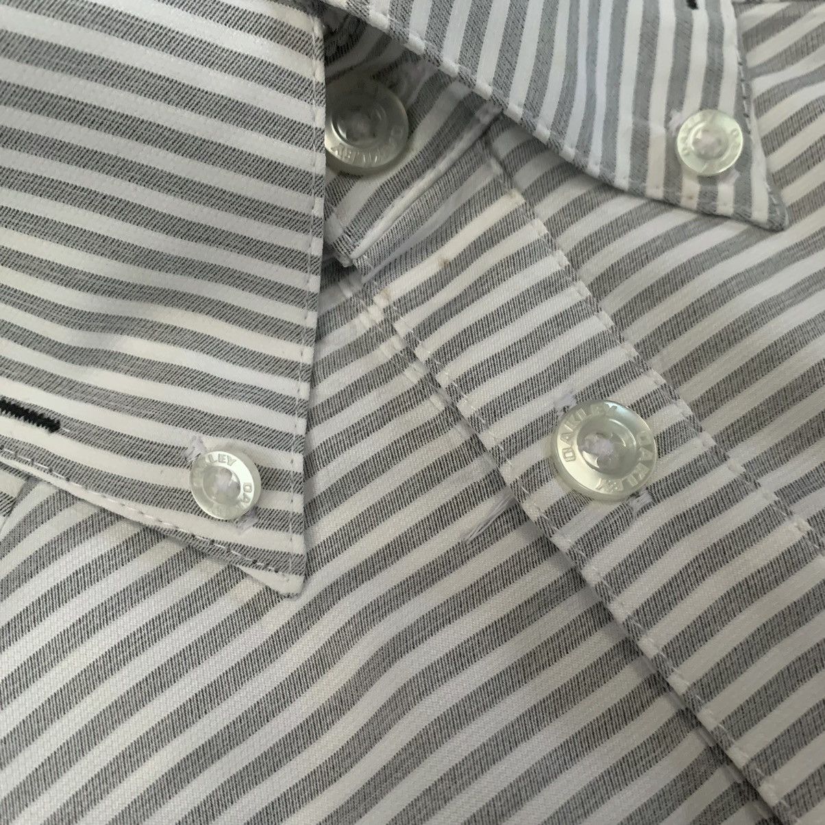 Oakley 🔥OAKLEY STRIPES HIDEN BUTTON SHIRT Size US M / EU 48-50 / 2 - 8 Thumbnail