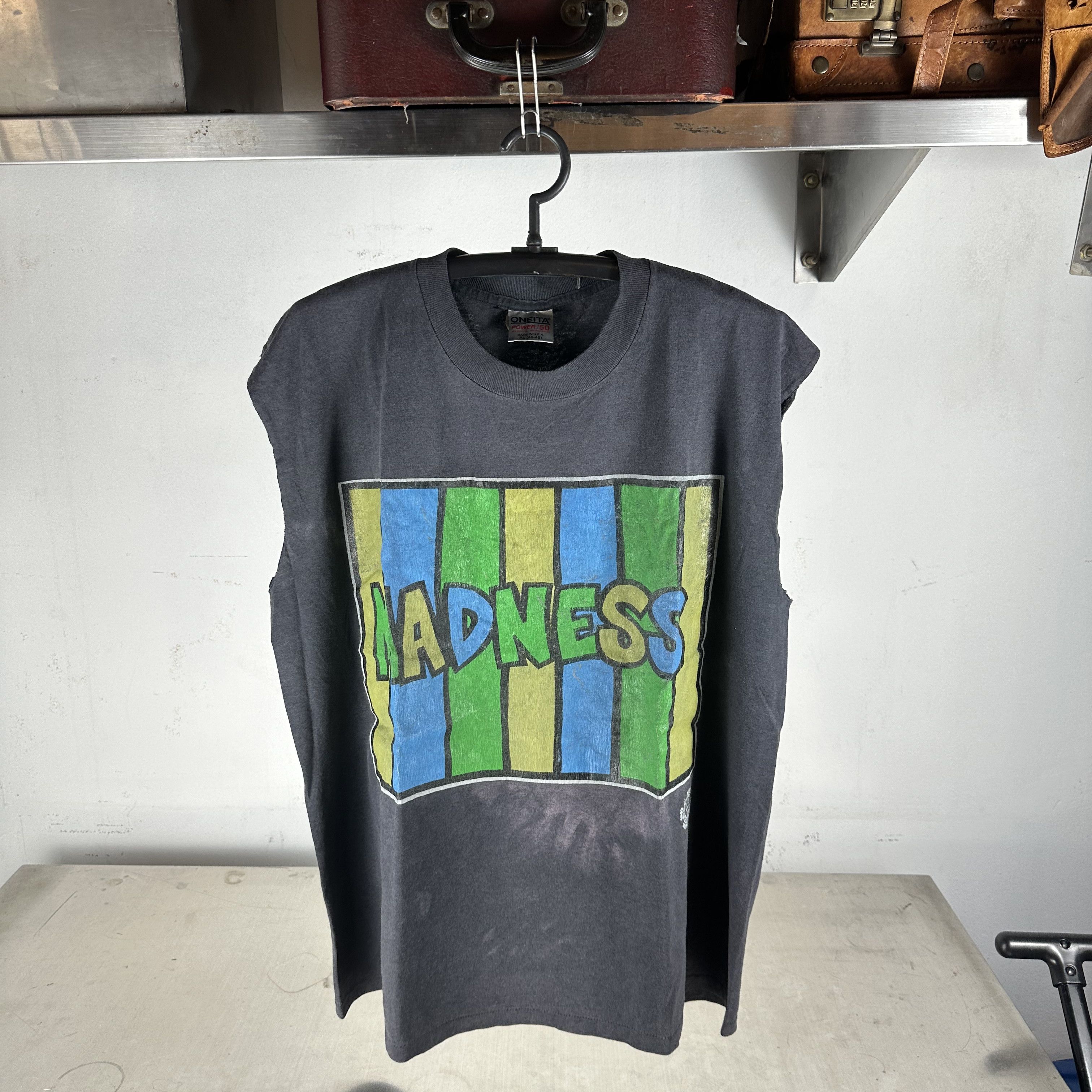 Vintage ​​​​​1993 Madness B-Man & Absolut Pop Band Graphic T-Shirt Size US XL / EU 56 / 4 - 1 Thumbnail