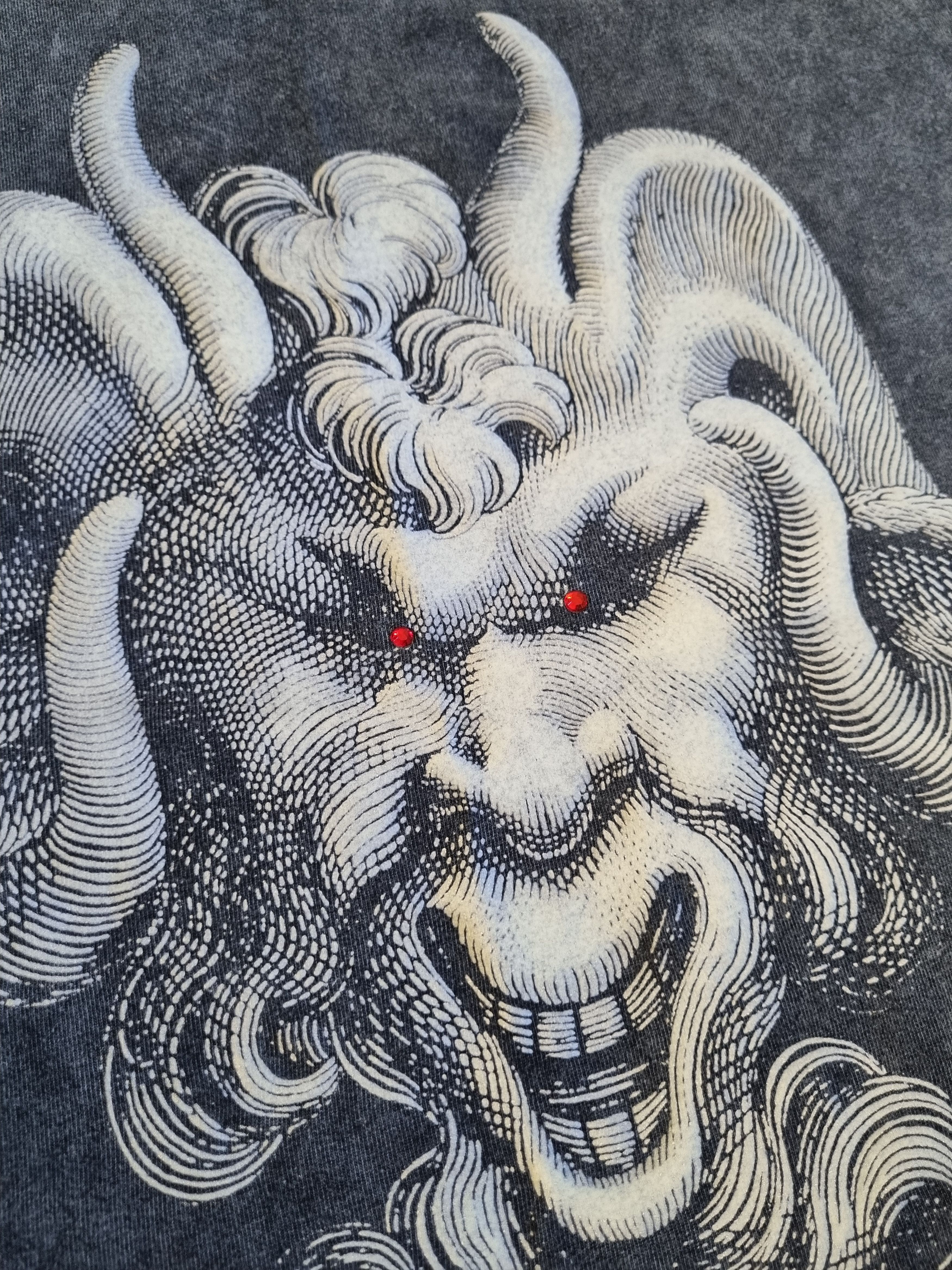 Versace × Vintage Rare Versace Red Crystal Eyes Demon T-Shirt Size US L / EU 52-54 / 3 - 4 Thumbnail