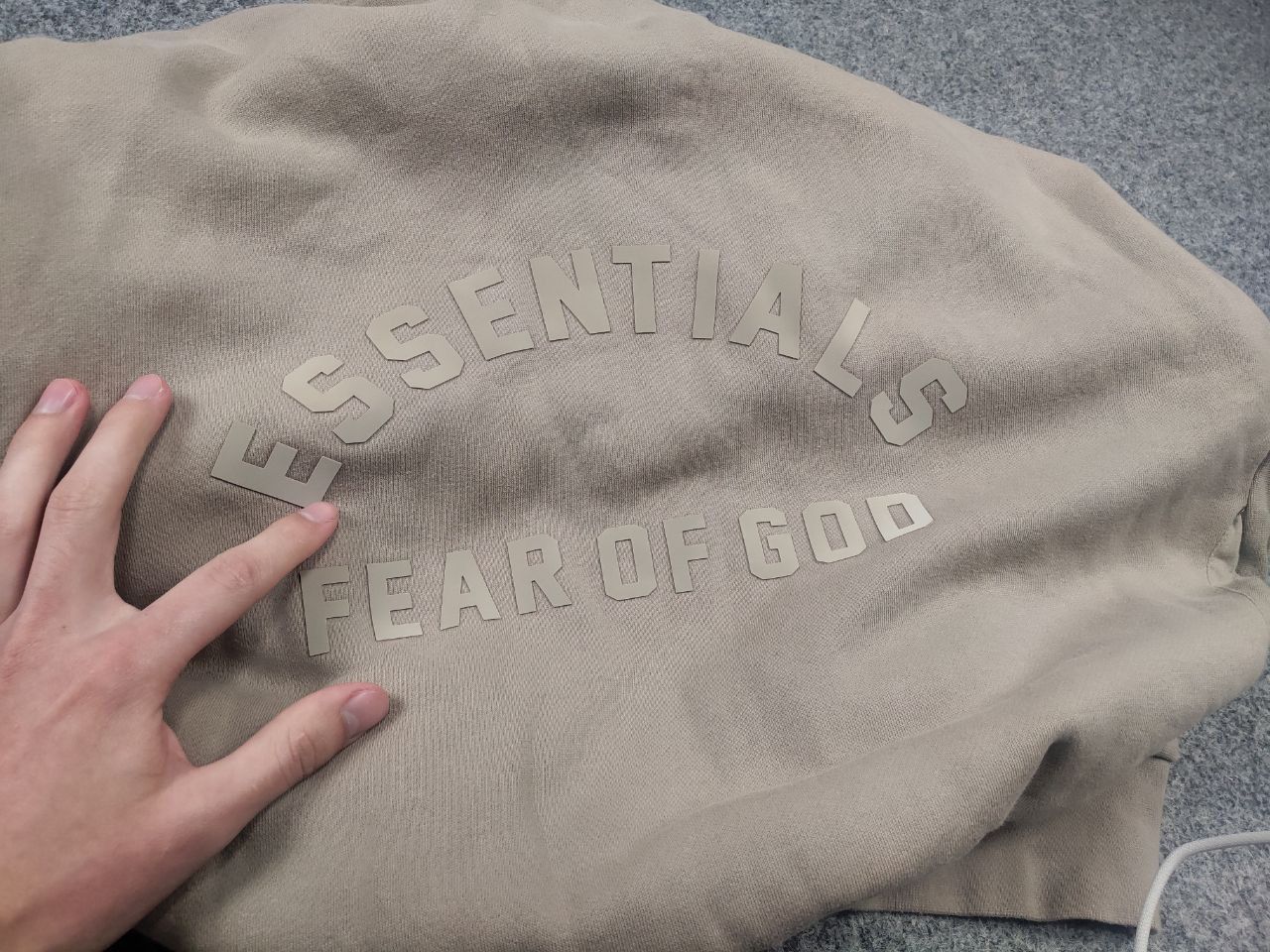 Fear of God Essentials Fear Of God Logo Pocket Oversized 90's Fit Hoodie Size US S / EU 44-46 / 1 - 11 Thumbnail