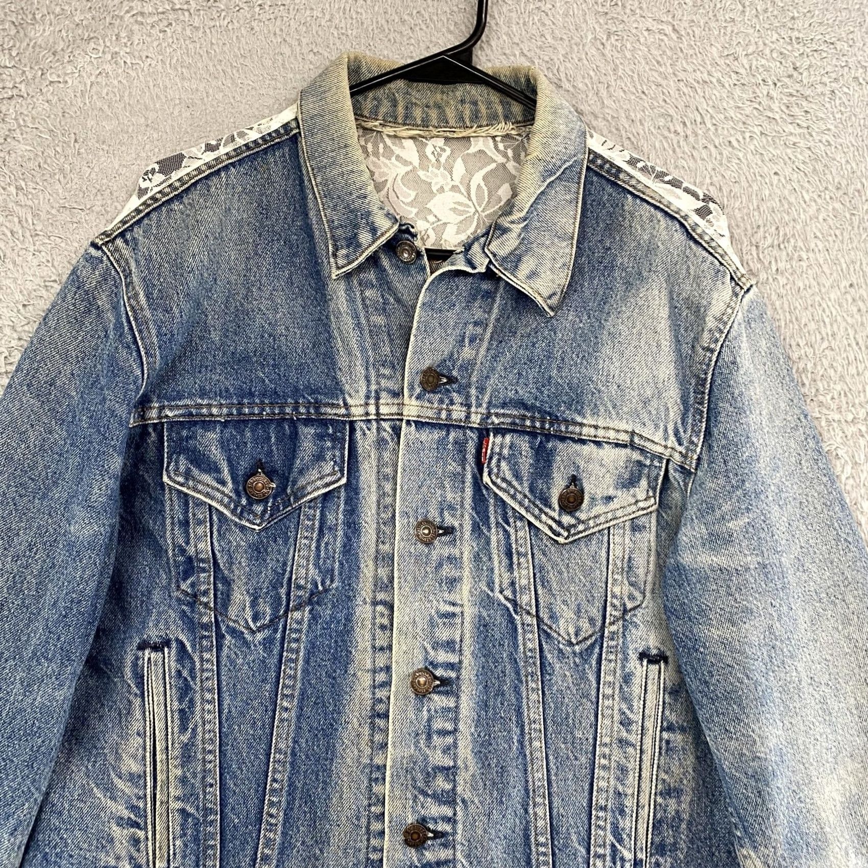 Levi's VINTAGE Levi's Denim Jacket Jacket S Blue Floral Lace Buttons Collared Short Sleeve Women Vintage 70s Made in USA Mens Womens Girls Boys Size S / US 4 / IT 40 - 3 Thumbnail