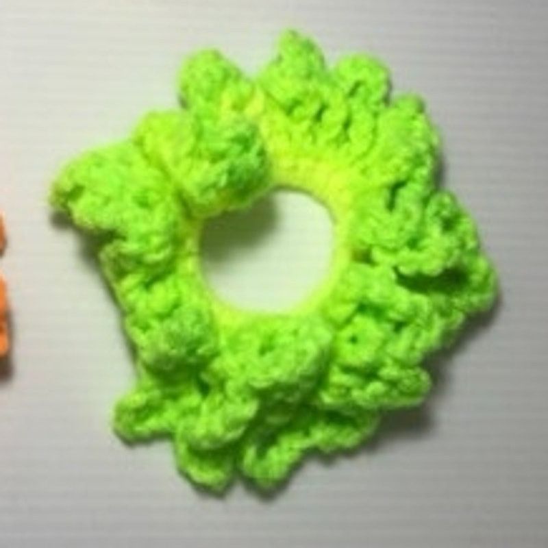 Handmade NWT Neon Handmade Crocheted Hair Scrunchie by Dawny Set of 4 Size ONE SIZE - 5 Thumbnail