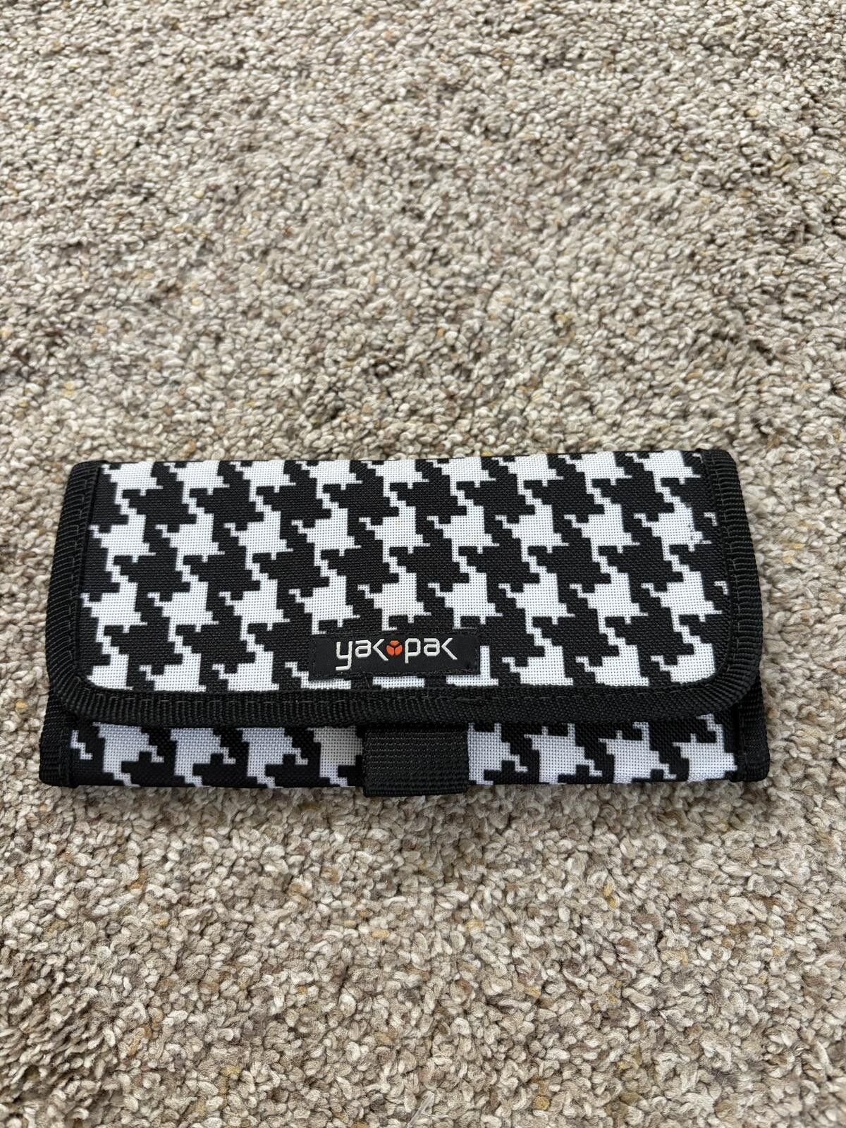Other Yak Pak Black and White Houndstooth Wallet Size ONE SIZE - 1 Thumbnail