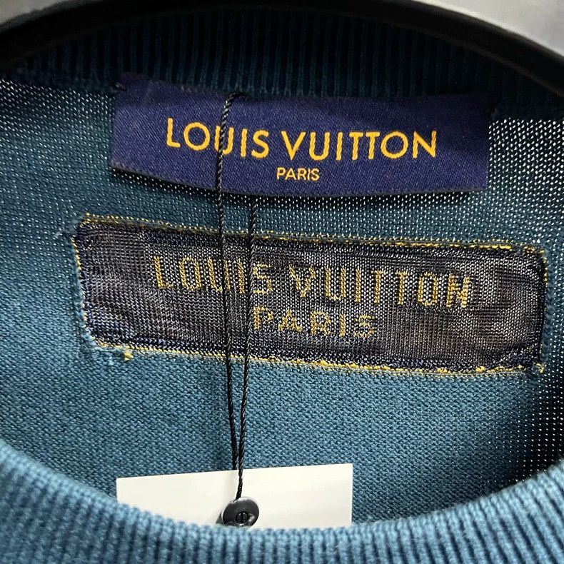 Louis Vuitton Louis Vuitton Blue logo graphic short sleeve T-shirt Size US M / EU 48-50 / 2 - 2 Thumbnail