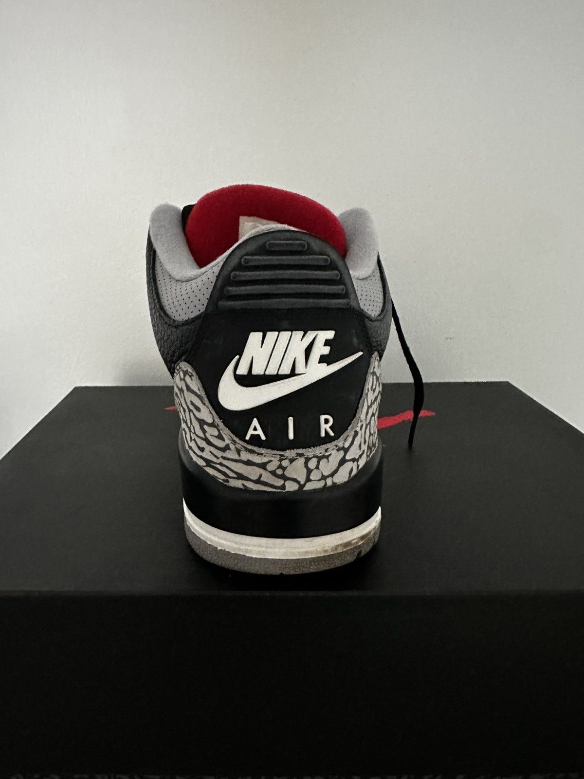 Jordan Brand Jordan 3s Black Cement 3s 2018 Size US 10.5 / EU 43-44 - 4 Thumbnail