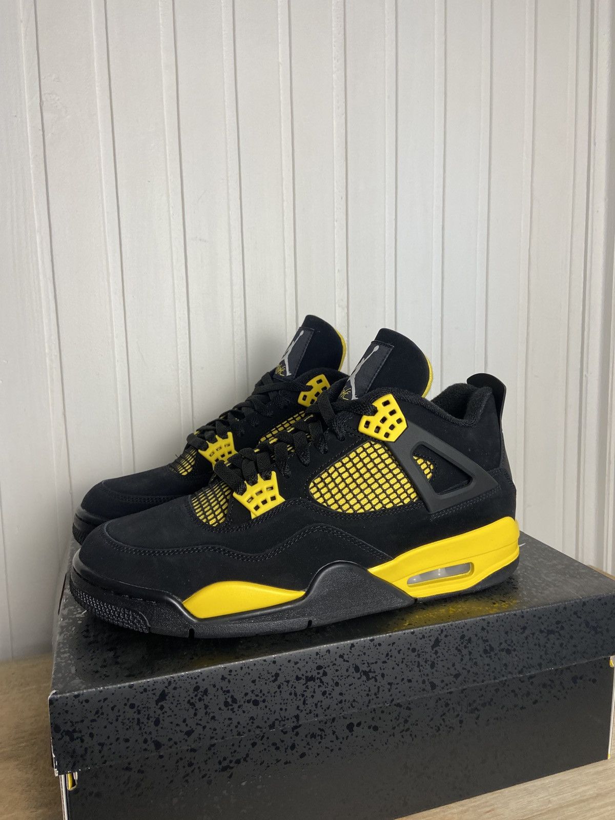 Jordan Brand New Jordan 4 Retro "Thunder" 2023 authentic size 10,5US Size US 10.5 / EU 43-44 - 1 Thumbnail