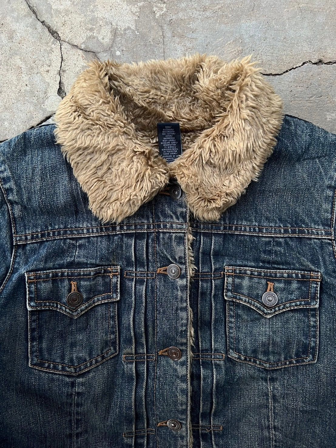 Vintage Vintage Gap Fur Two Pocket Denim Jacket Size US S / EU 44-46 / 1 - 3 Thumbnail