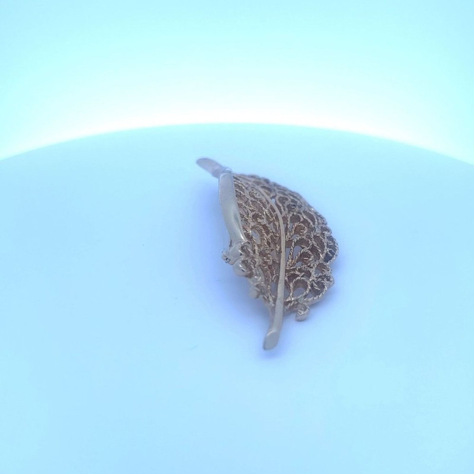 Monet Vintage - Monet - Filigree Gold Tone Leaf Brooch Pin Size ONE SIZE - 8 Thumbnail