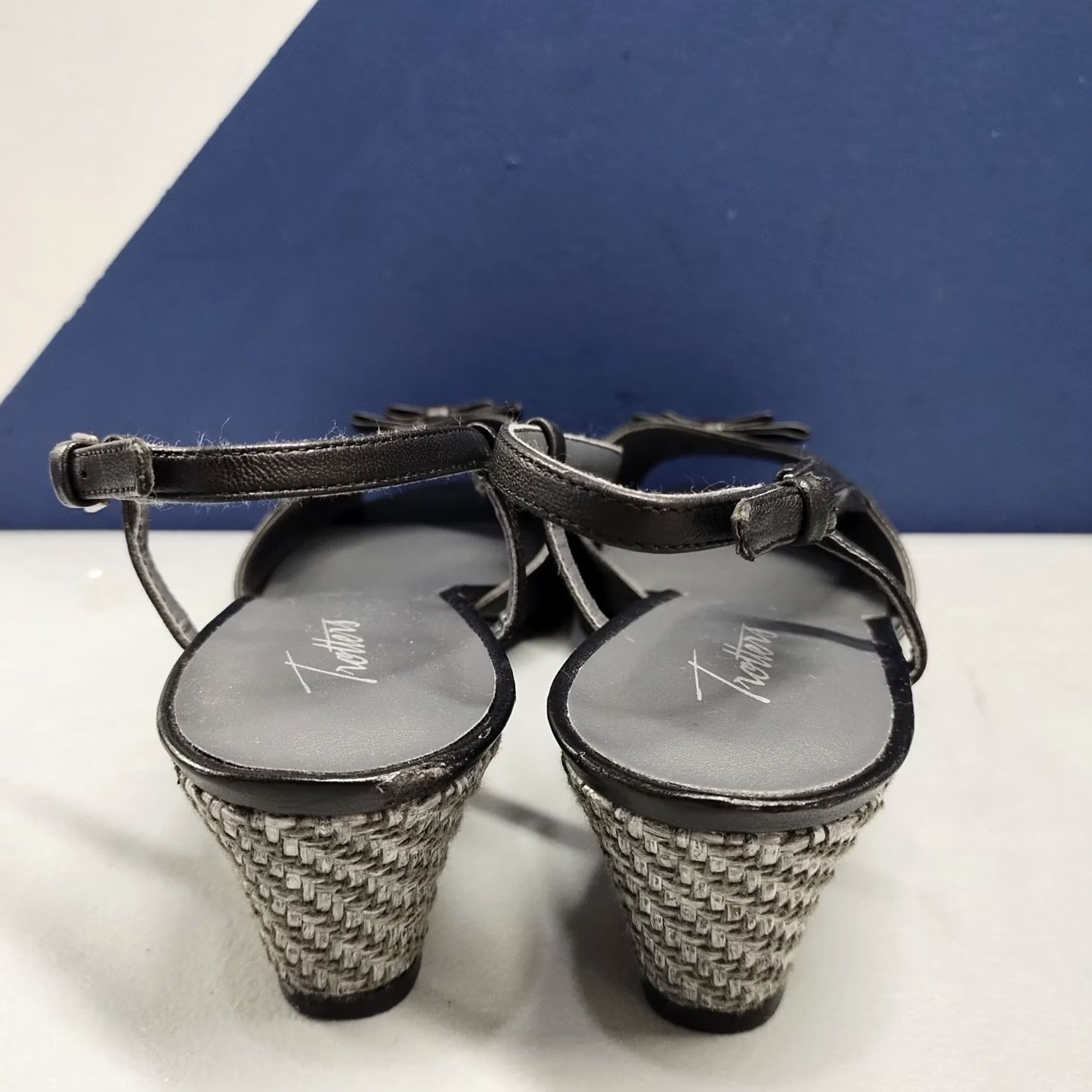 Vintage Trotters Slingback Sandals Womens US 9W Black Gray Leather Peep Toe Bow Detail - Comfortable Size US 9 / IT 39 - 5 Thumbnail