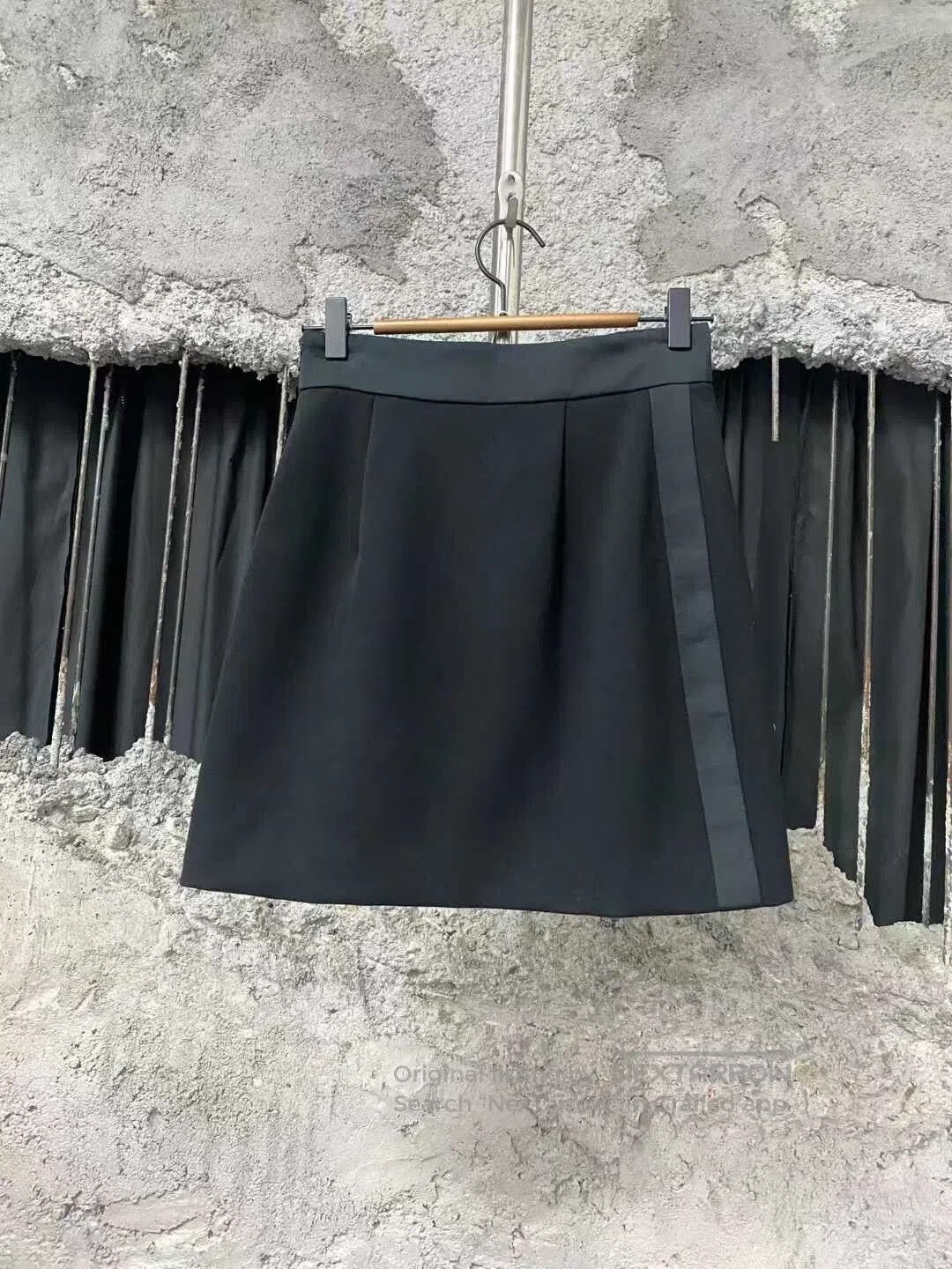 Miu Miu miumiu black bow short skirt. Size 37" - 2 Thumbnail