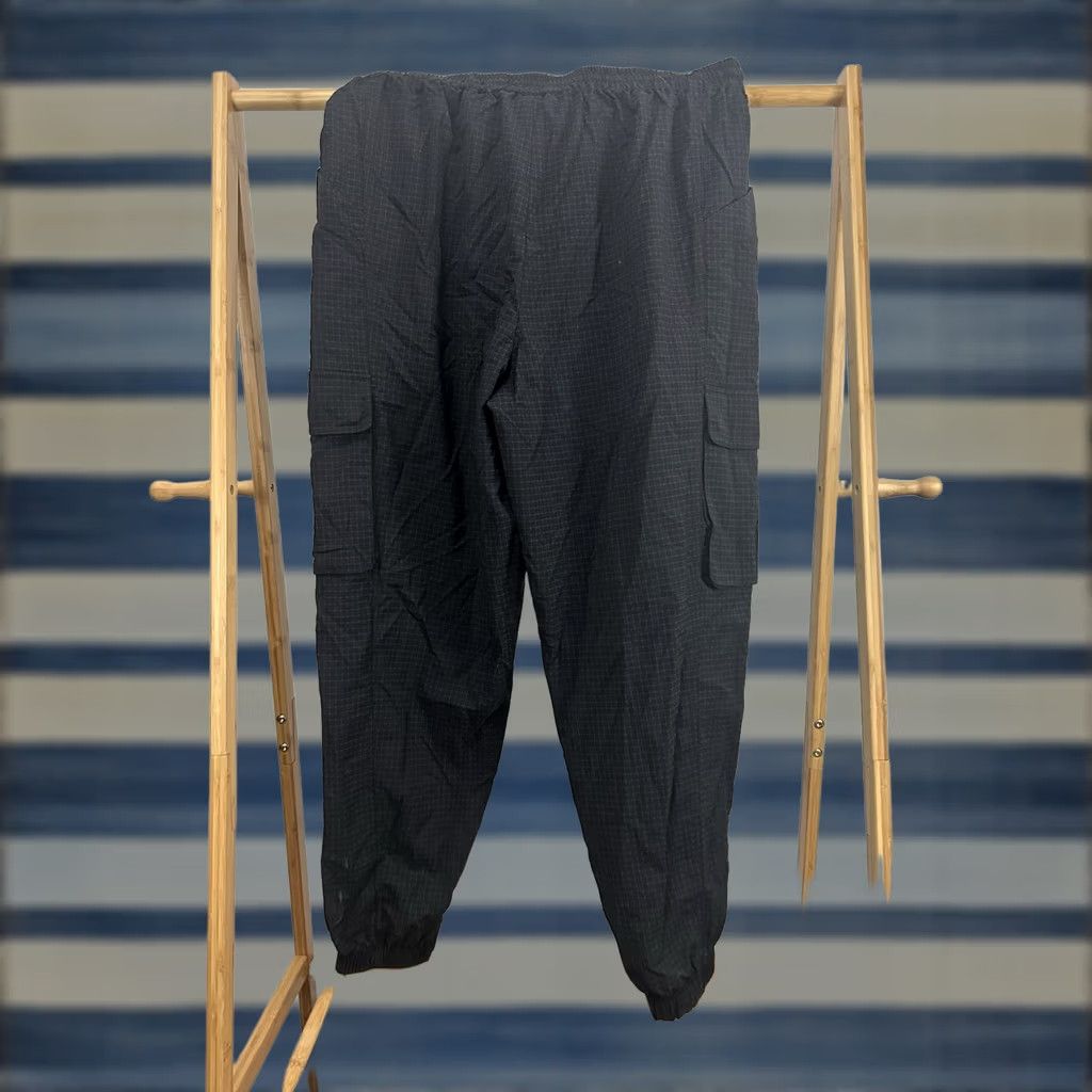Fabletics NWT Fabletics Women's Ripstop Cargo Jogger Black Lightweight Quick Dry Pants XL Size 40" / US 18 - 1 Thumbnail