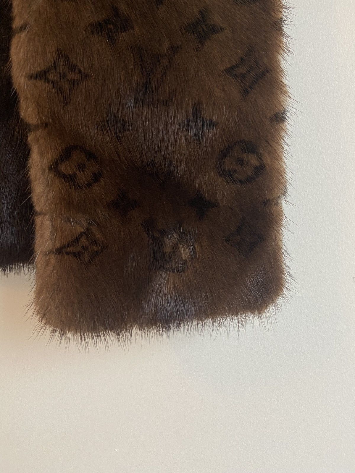 Louis Vuitton Louis Vuitton 2015 Monogram Mink Stole Size ONE SIZE - 11 Thumbnail