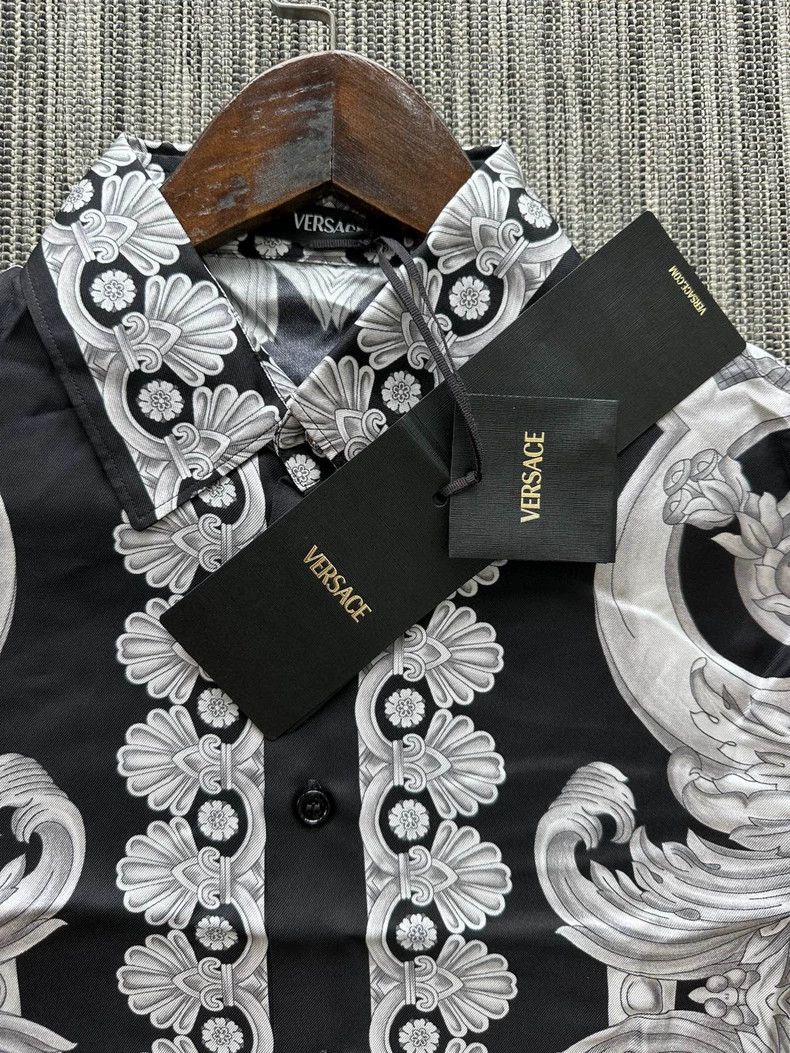 Versace Versace Silk shirt Size US M / EU 48-50 / 2 - 4 Thumbnail