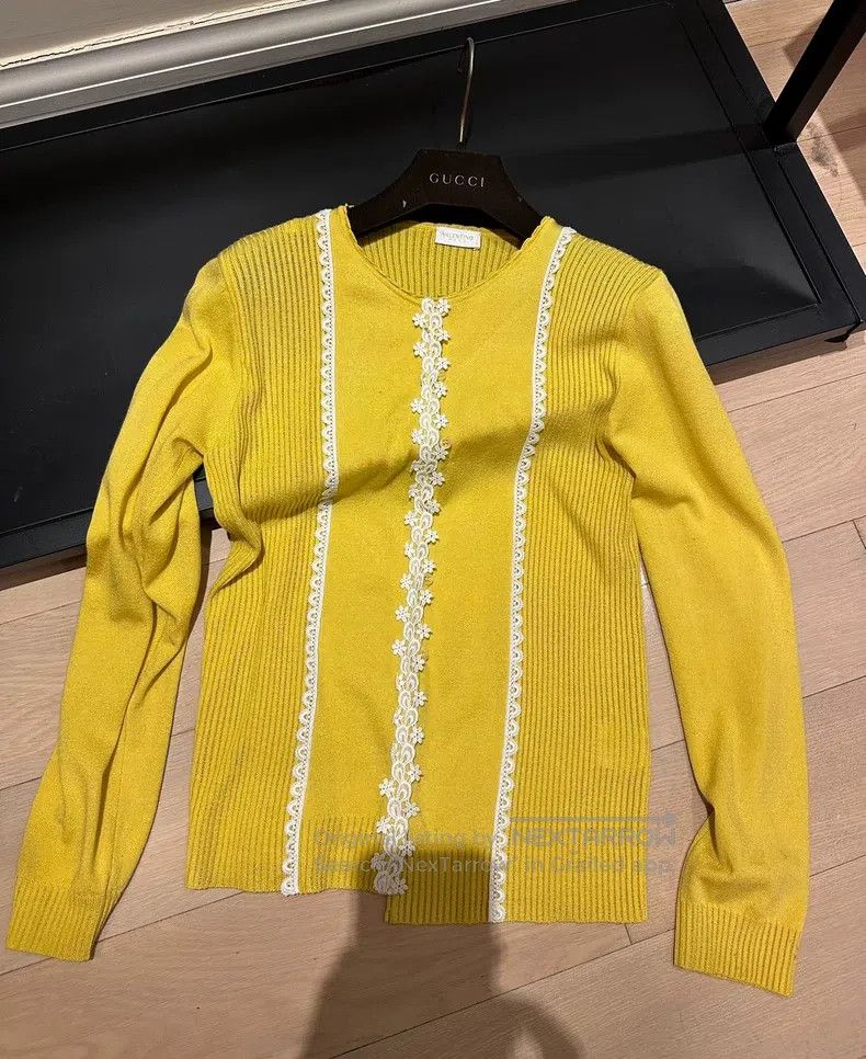 Valentino Valentino Knitwear Size M / US 6-8 / IT 42-44 - 1 Thumbnail