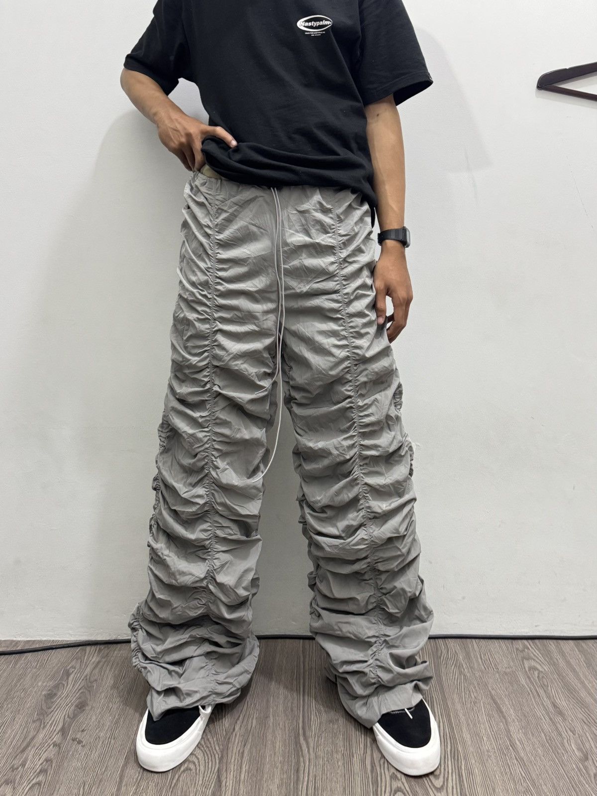 20471120 💥SALE💥SHEIN ICON Drawstring Waist Ruched Wide Leg Parachute Size US 31 - 2 Thumbnail