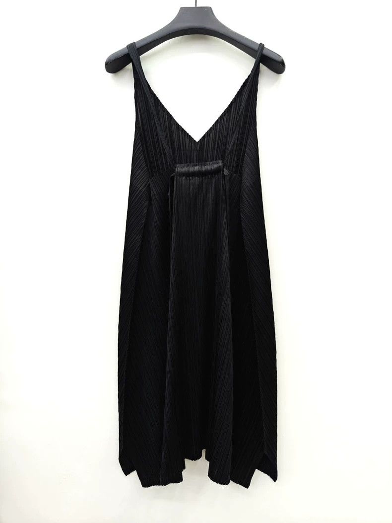 Issey Miyake Issey Miyake size:3 Classic black pleated dress Size S / US 4 / IT 40 - 2 Thumbnail