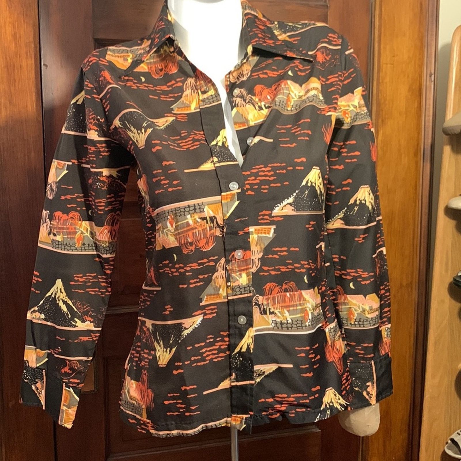 Vintage 70’s Mt.Fuji Japan blouse super retro and cool Size M / US 6-8 / IT 42-44 - 2 Thumbnail