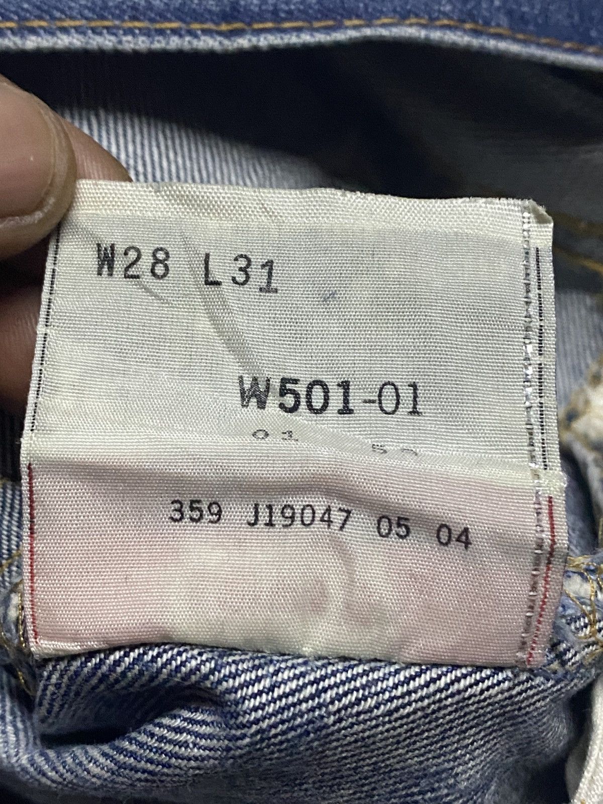 Levi's Vintage Levis 501 Blue Wash Distressed ButtonFly Jeans Size US 28 / EU 44 - 18 Thumbnail