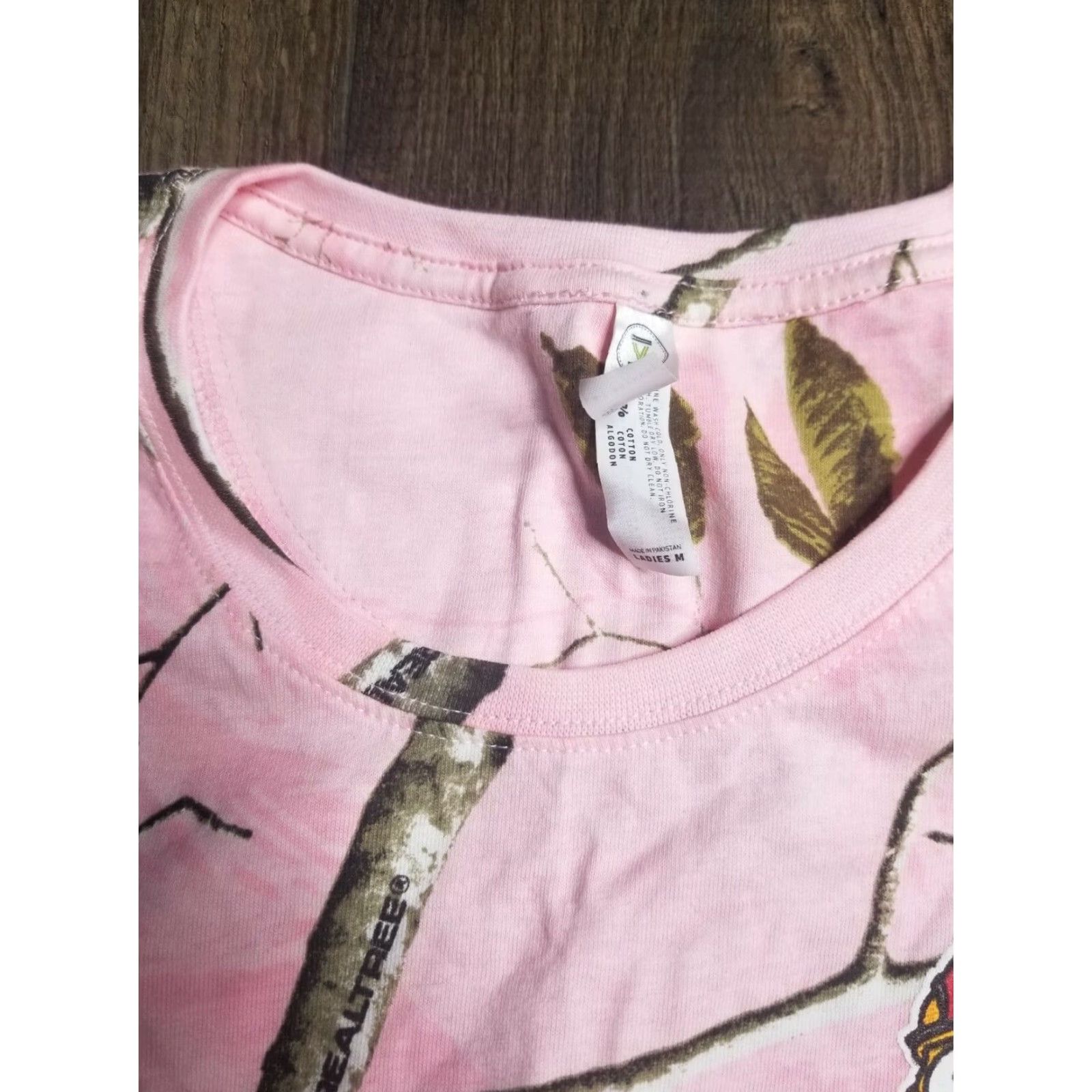 Vintage Womens Pink Camo T-Shirt M Slim Fit Short Sleeve Crew Neck Wild Turkey Saloon Avon Park FL Size M / US 6-8 / IT 42-44 - 3 Thumbnail