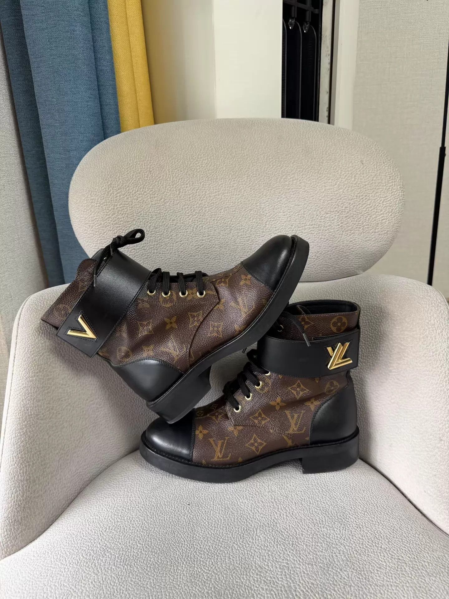 Louis Vuitton LV Wonderland Martin Boots Black/Brown Monogram 38.5 NM Size US 8 / IT 38 - 4 Thumbnail