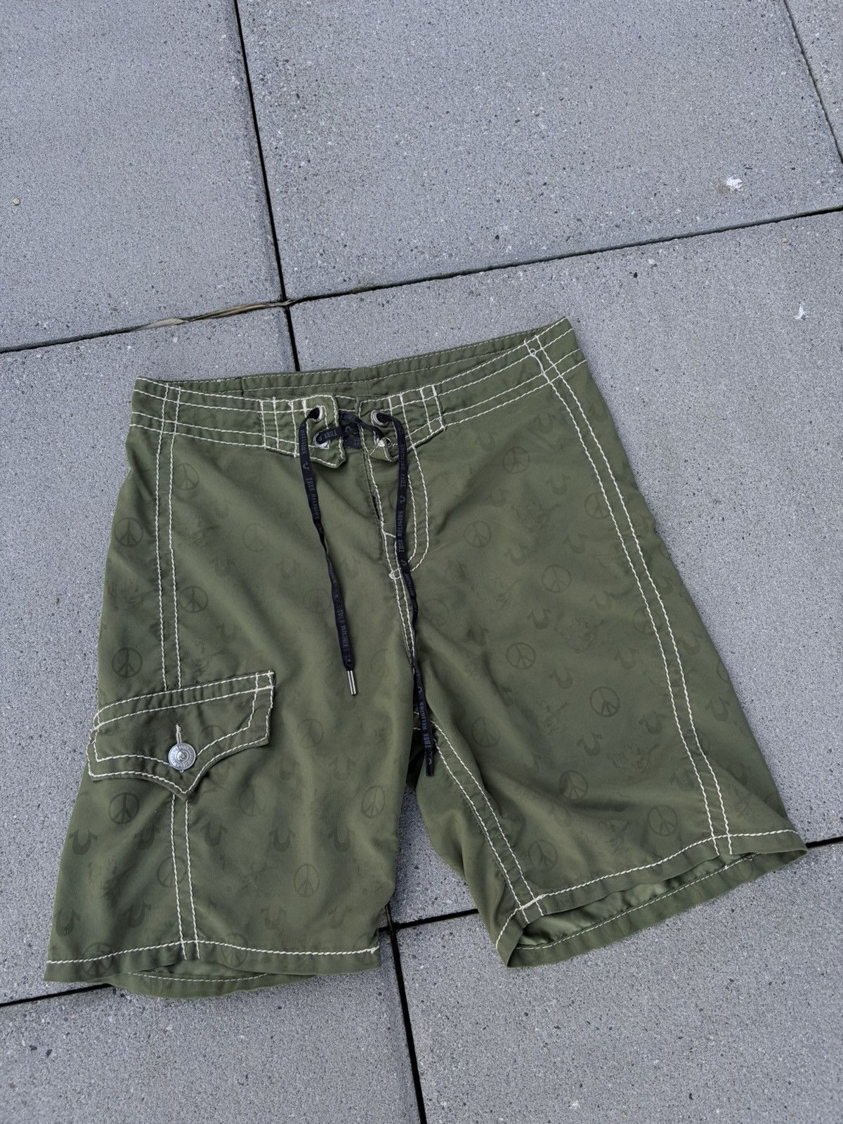 True Religion True Religion Monogram Shorts All Over Print Size US 32 / EU 48 - 1 Thumbnail
