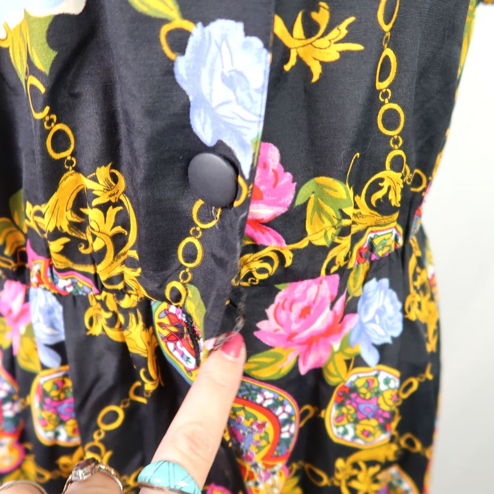 Vintage VINTAGE Laine Shirt Dress Midi 8 Black Pink Rose Floral Chain Print 80s Bohemian Short Sleeve Pockets Size M / US 6-8 / IT 42-44 - 6 Thumbnail